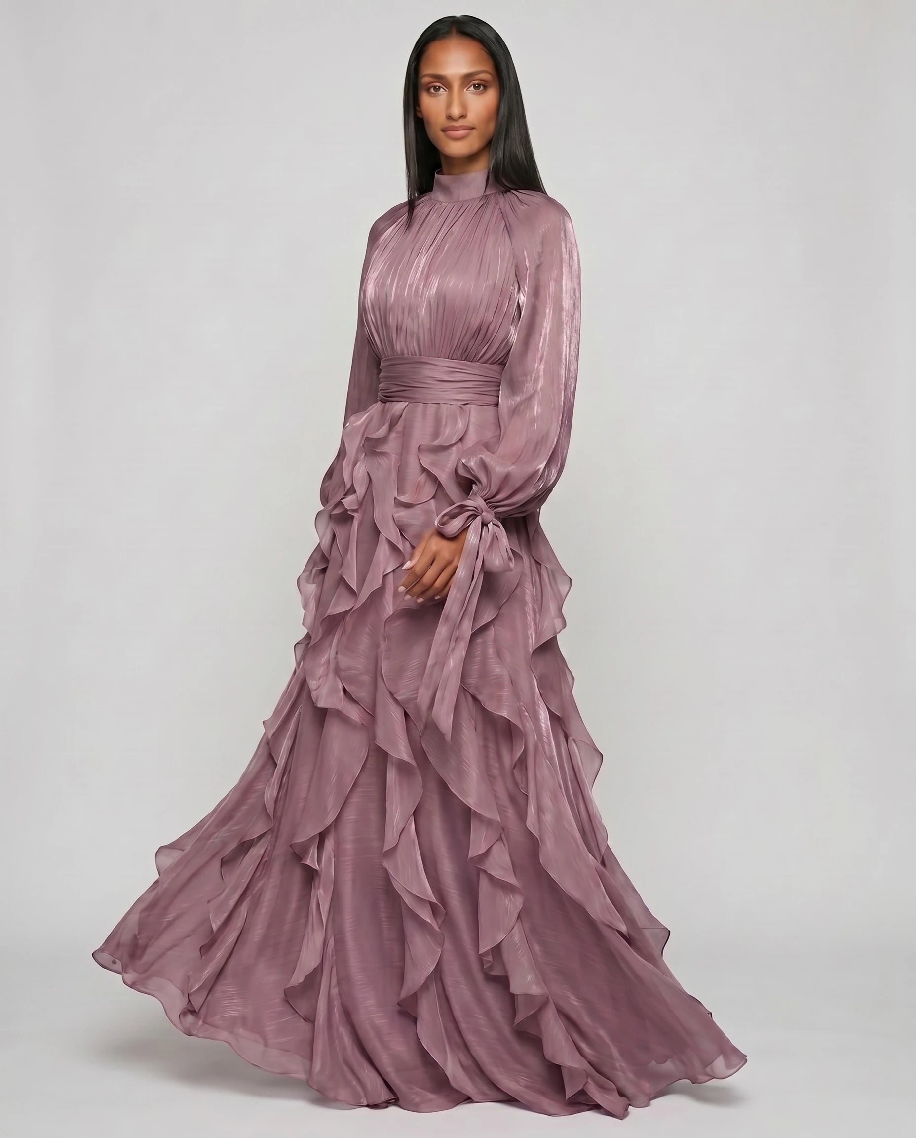Robe de soiree longue a volants violet studio trois-quart