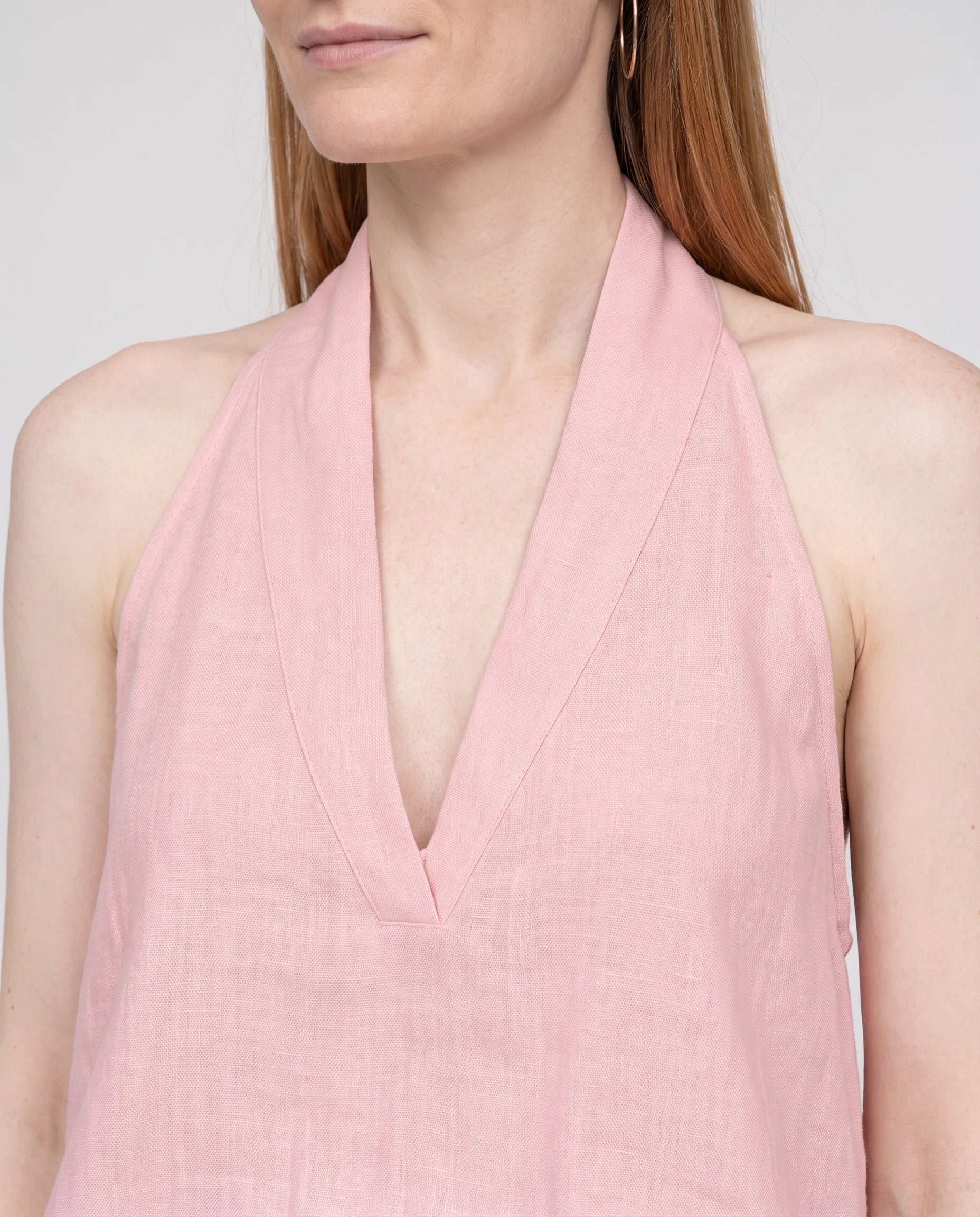 Ensemble top dos nu col V et pantalon large Ysaline — Rose Poudré — détail col V et texture coton-lin