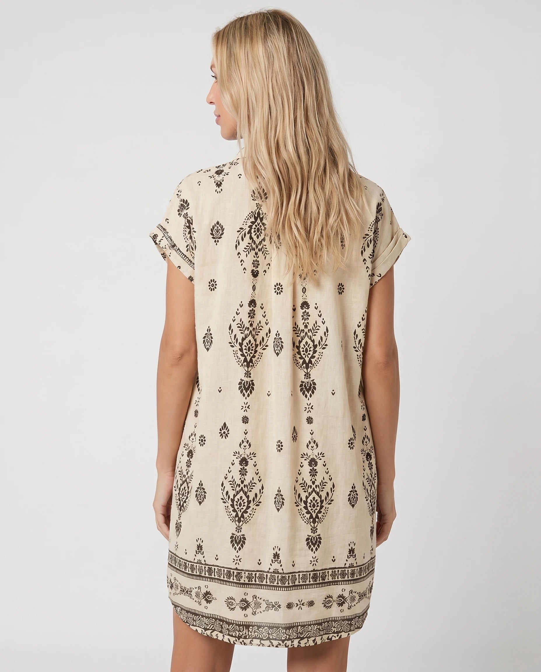 Robe chemise courte imprime boheme beige studio dos