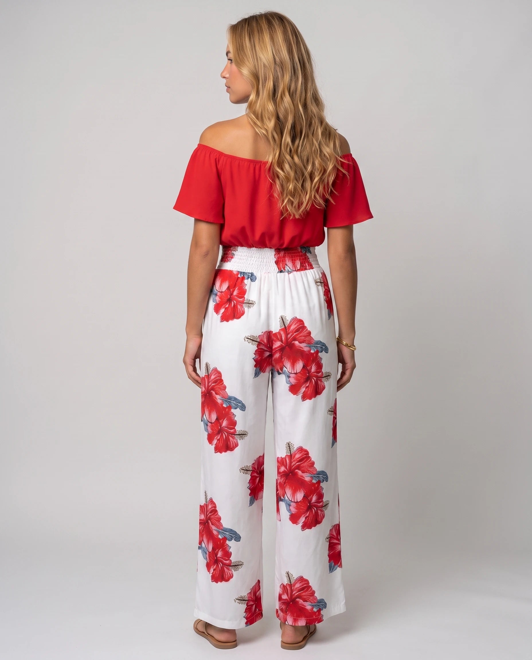Combinaison bardot Pivoine Rouge fleuri, vue de dos studio