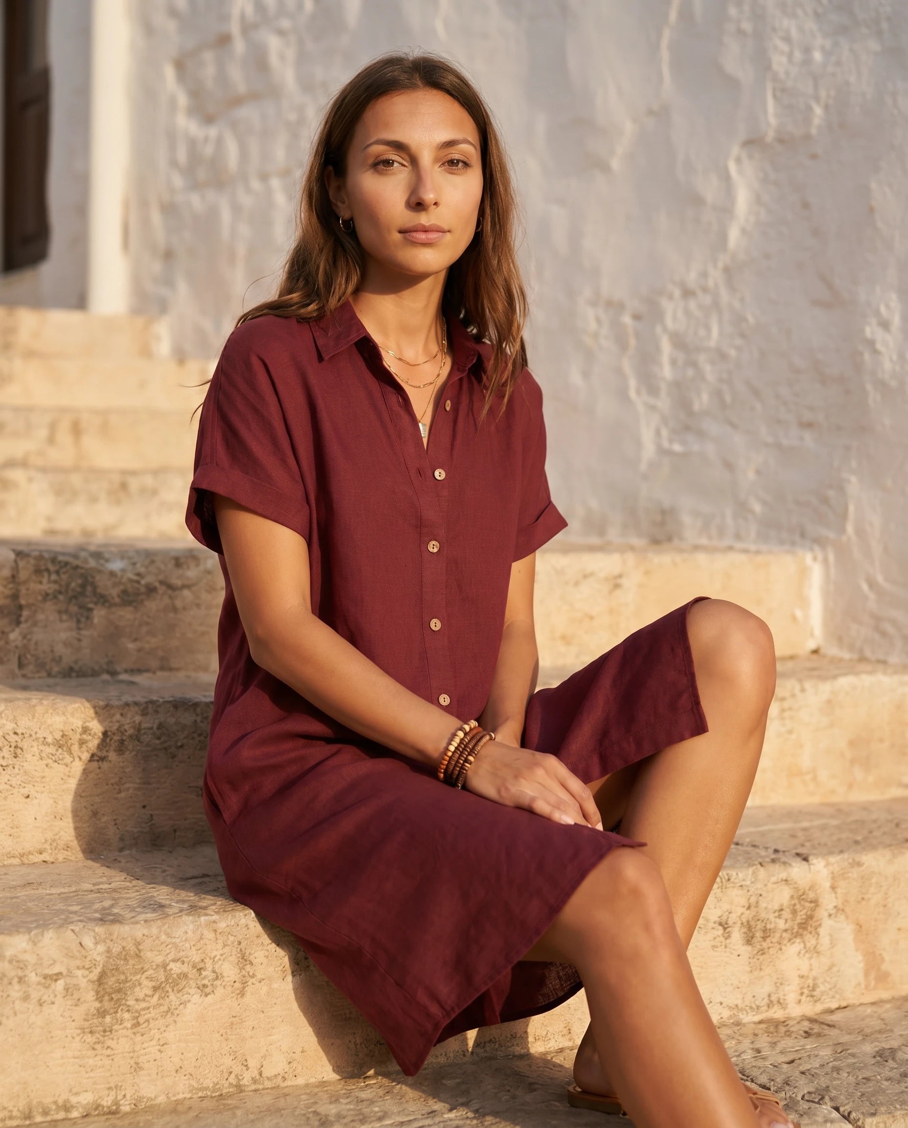 Robe chemise lin bordeaux escalier mediterraneen