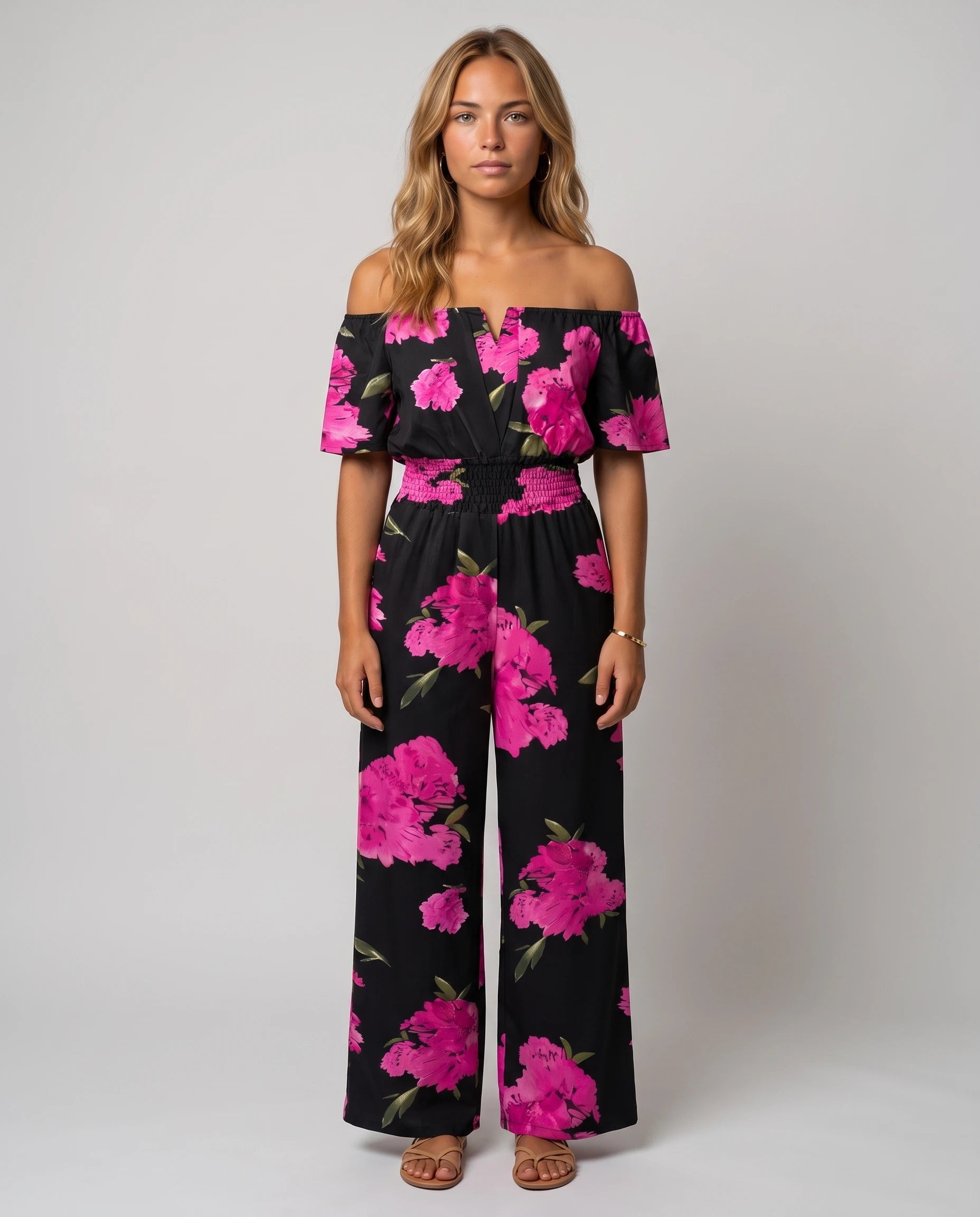 Combinaison bardot Pivoine Noir à fleurs roses, vue de face studio
