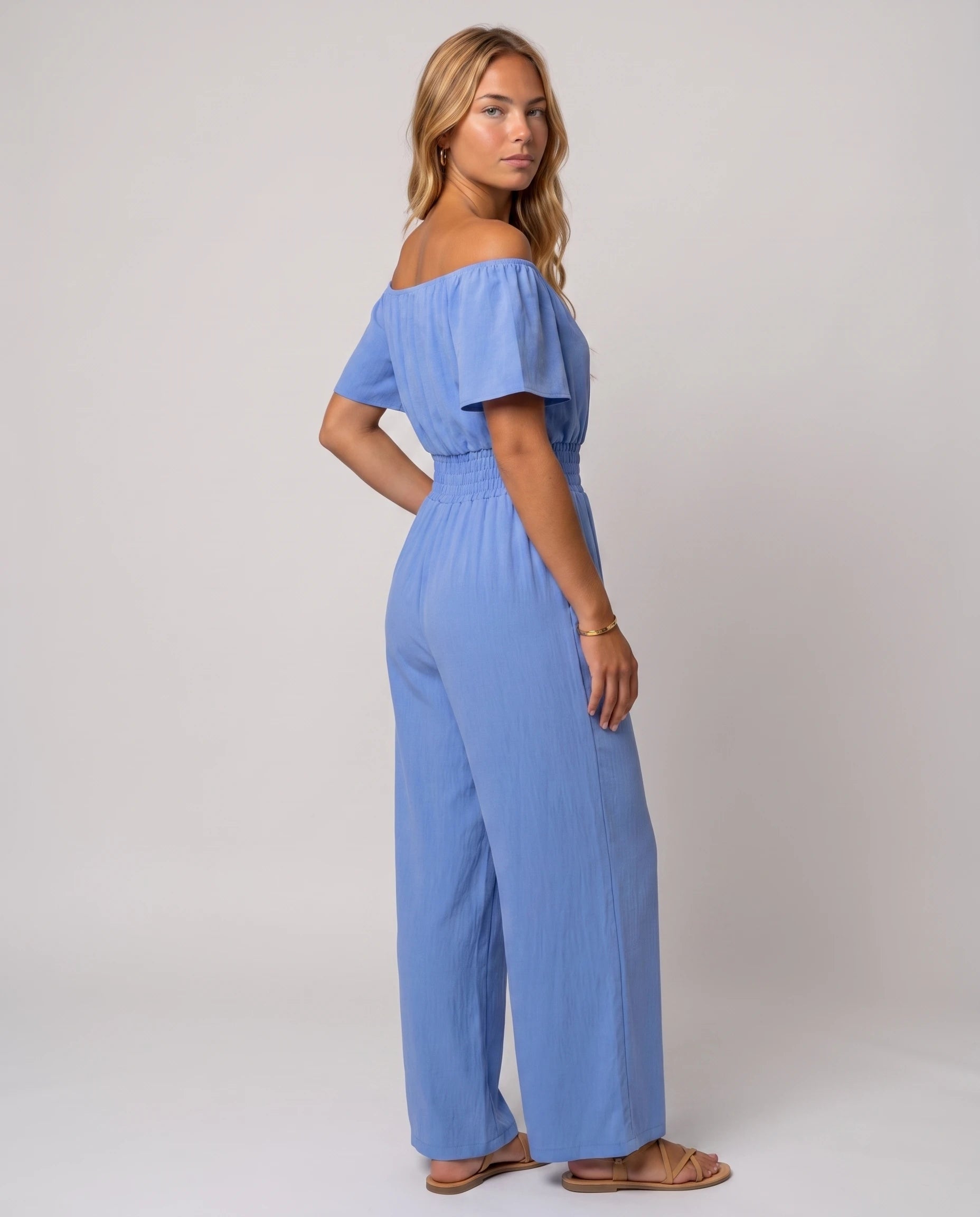 Combinaison bardot Pivoine Bleu Pervenche, vue trois-quarts studio
