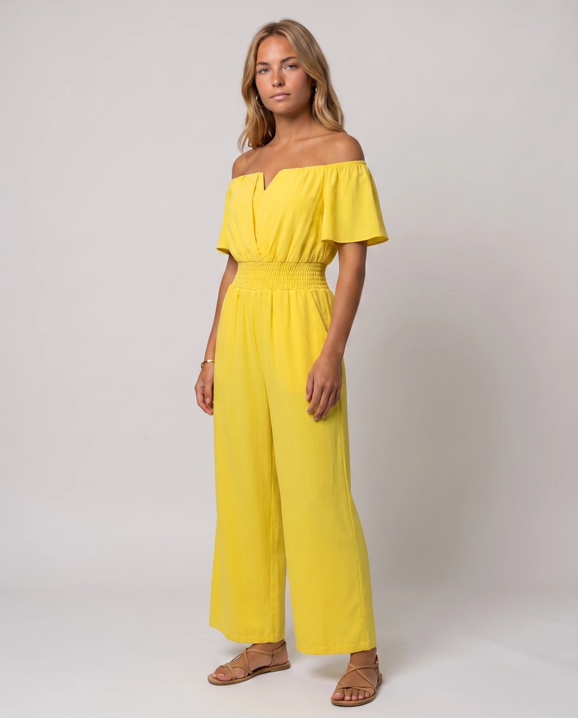 Combinaison bardot Pivoine Jaune, vue trois-quarts studio