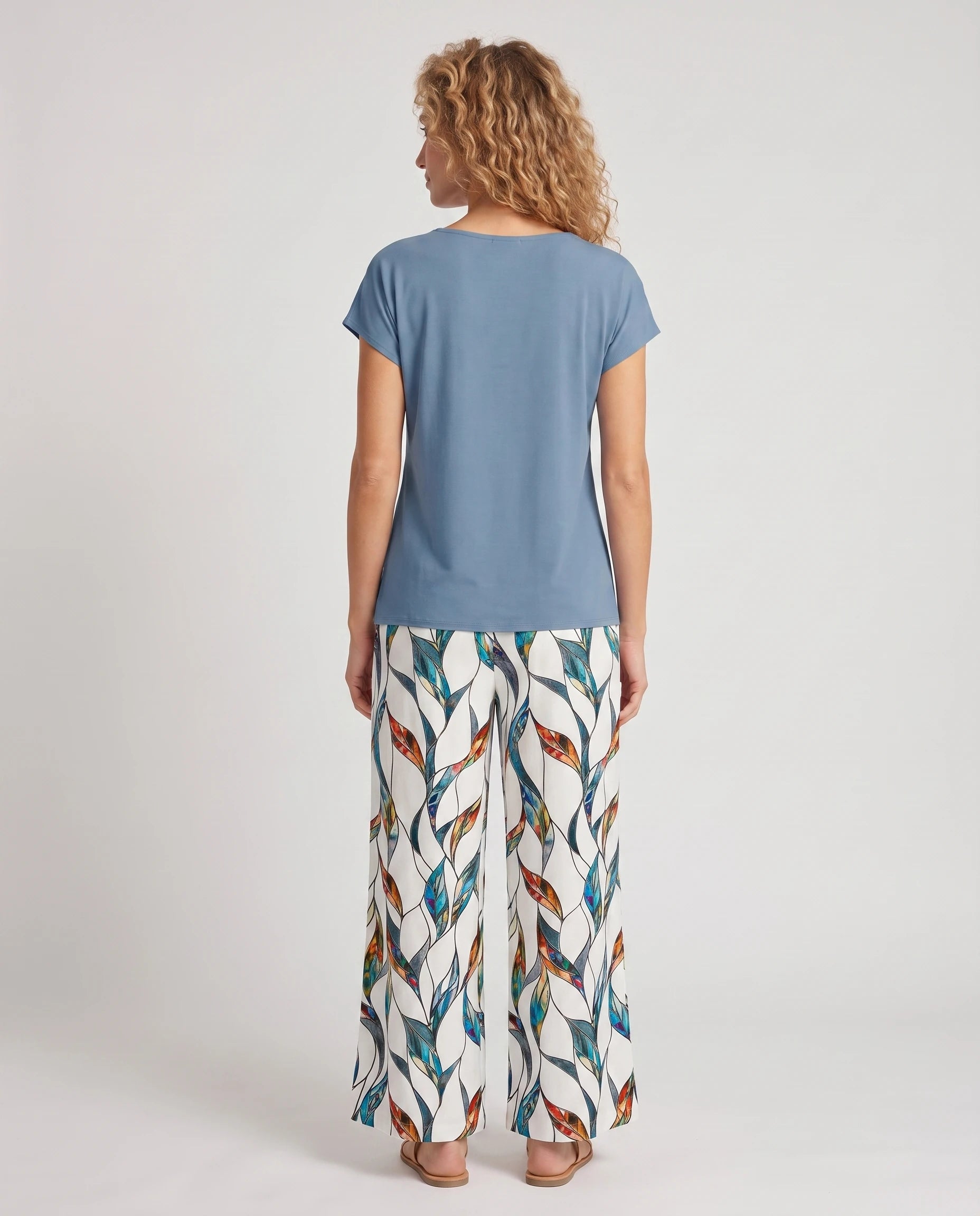 Ensemble top à nœud latéral et pantalon large Angéline — Bleu — vue dos studio