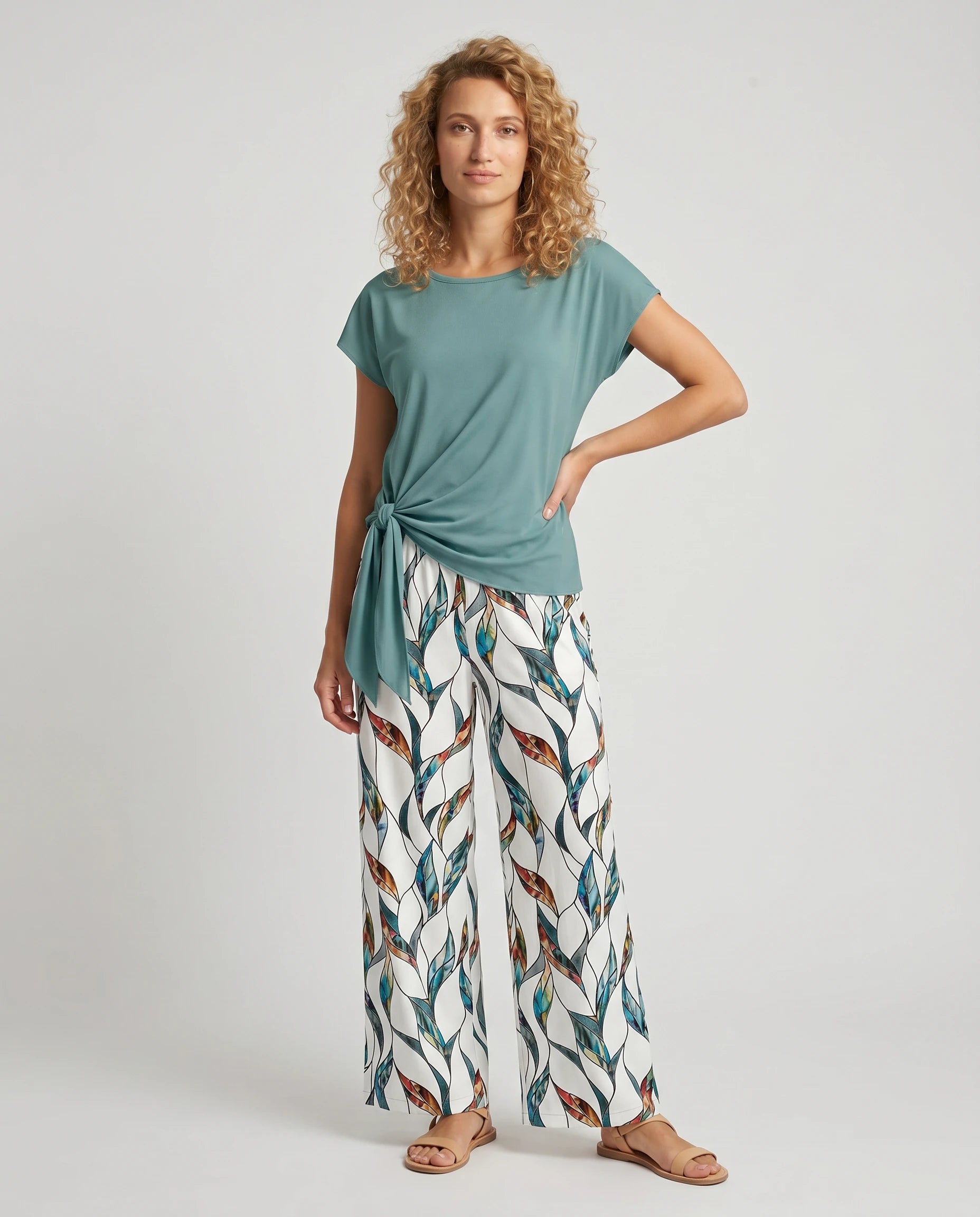 Ensemble top à nœud latéral et pantalon large Angéline — Céladon — vue face studio
