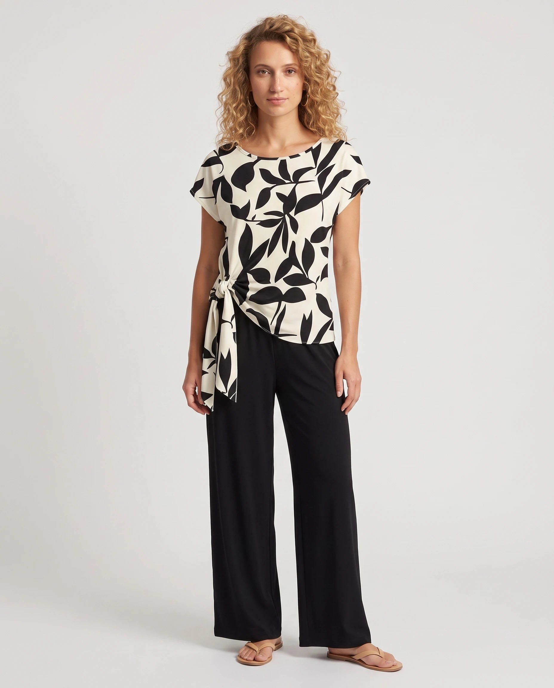 Ensemble top à nœud latéral et pantalon large Angéline — Noir — vue face studio