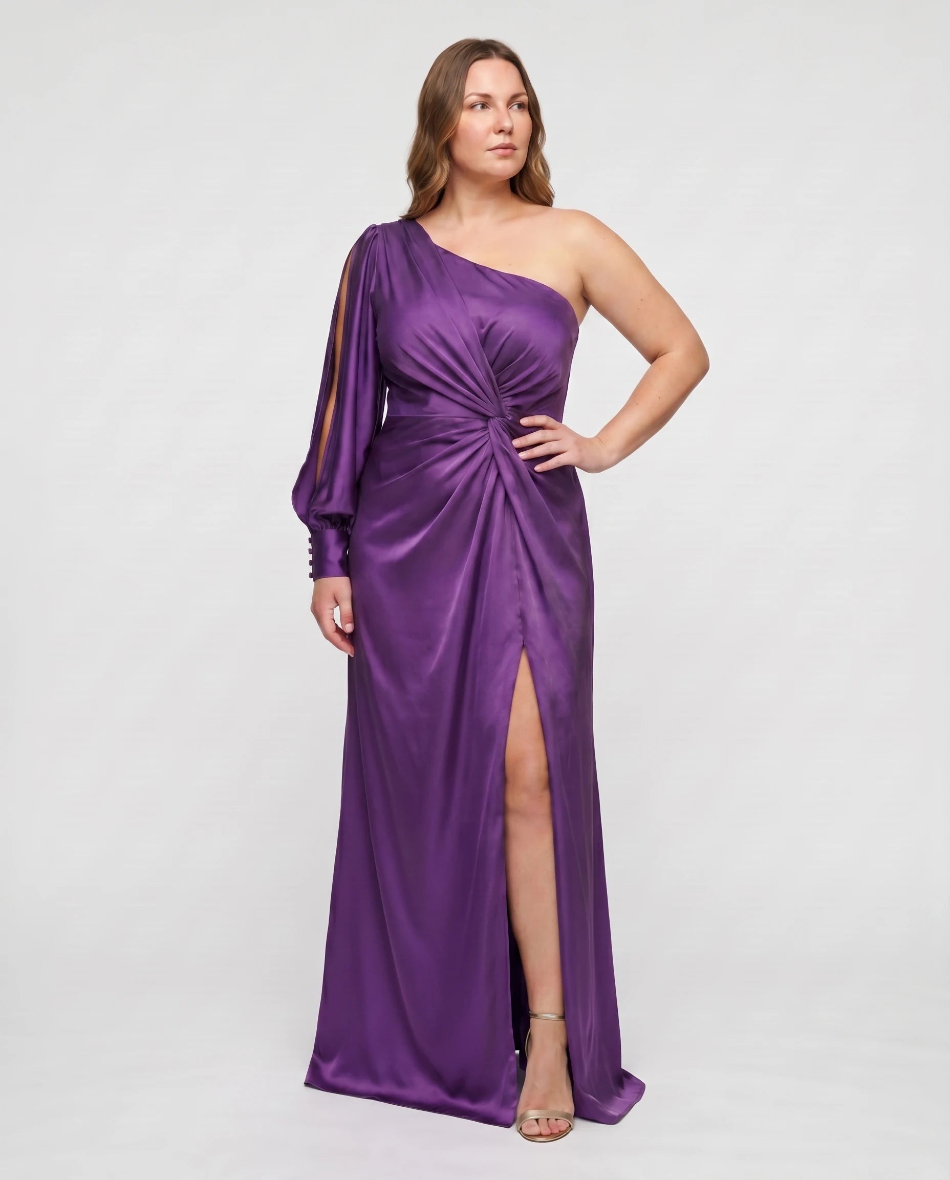 Robe longue asymetrique satin Violet Beatrice studio trois-quarts knot