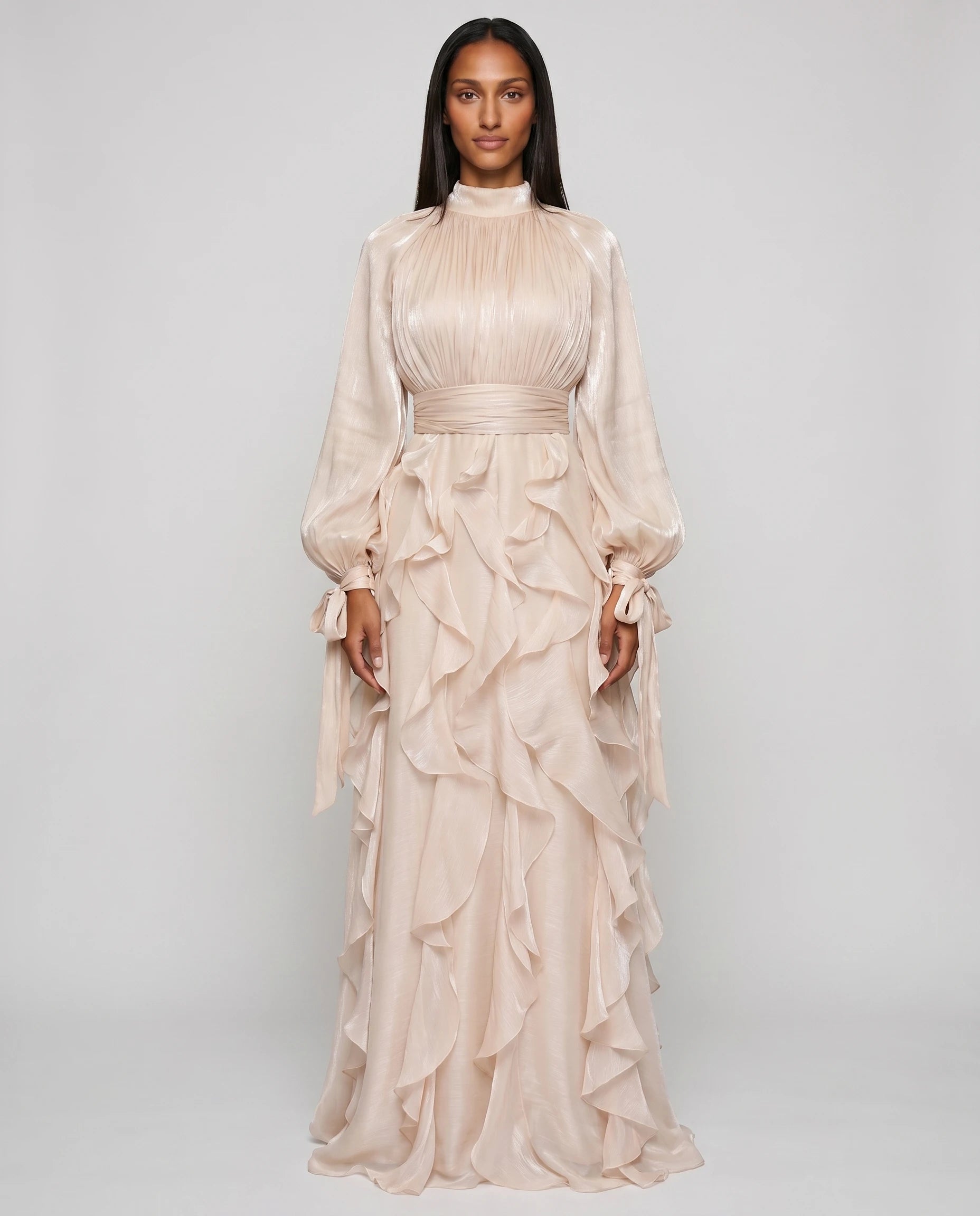 Robe de soiree longue a volants beige champagne studio face