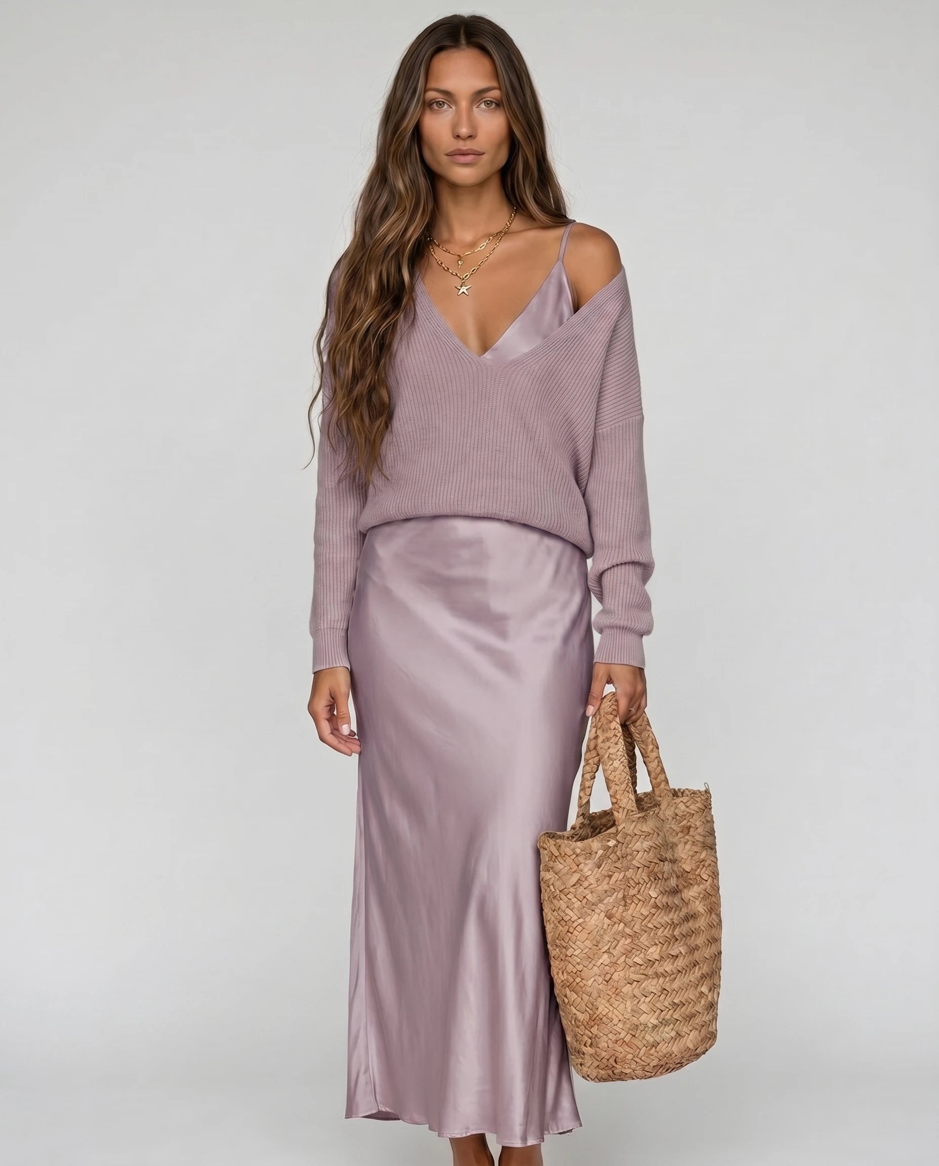 Robe longue satin mauve et pull en maille — Eugénie