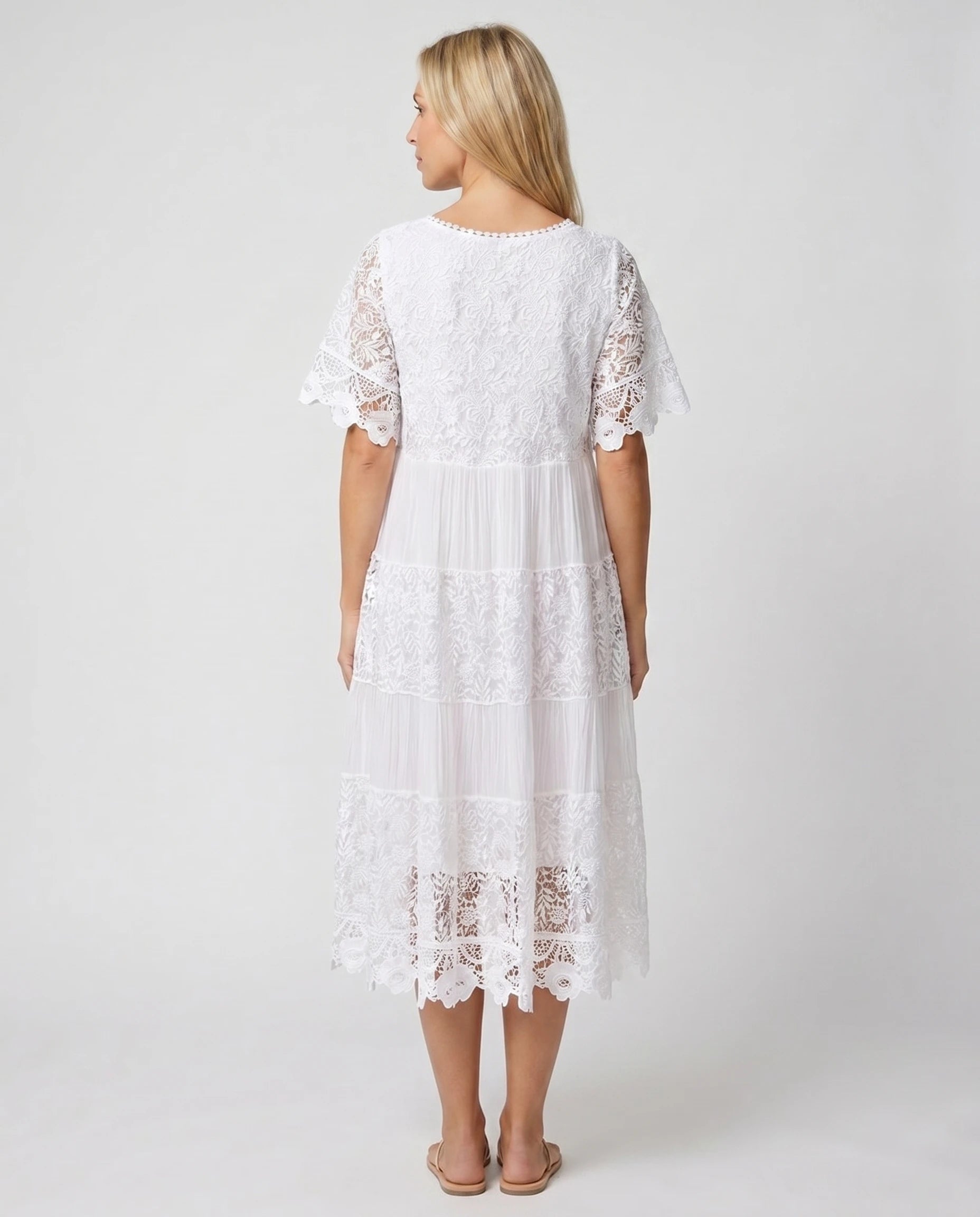 Robe midi en dentelle blanche studio dos