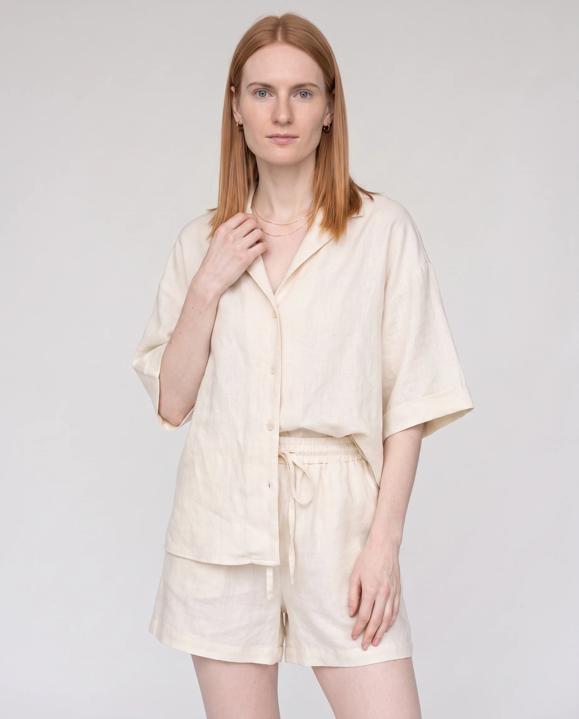 Ensemble chemise et short en lin Écru Blandine — studio face