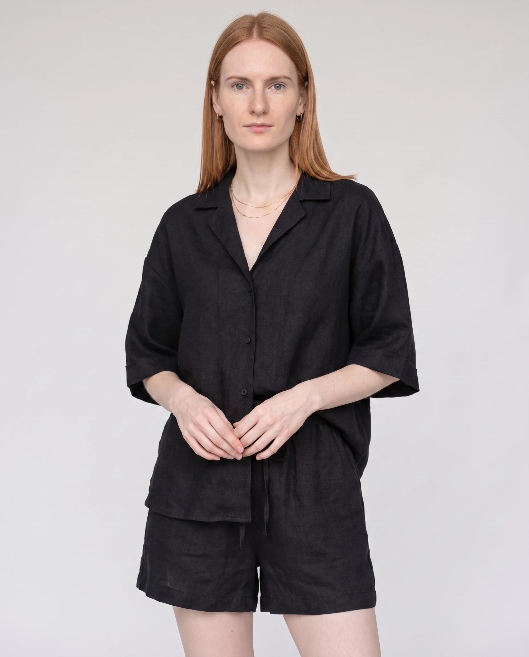 Ensemble chemise et short en lin Noir Blandine — studio face