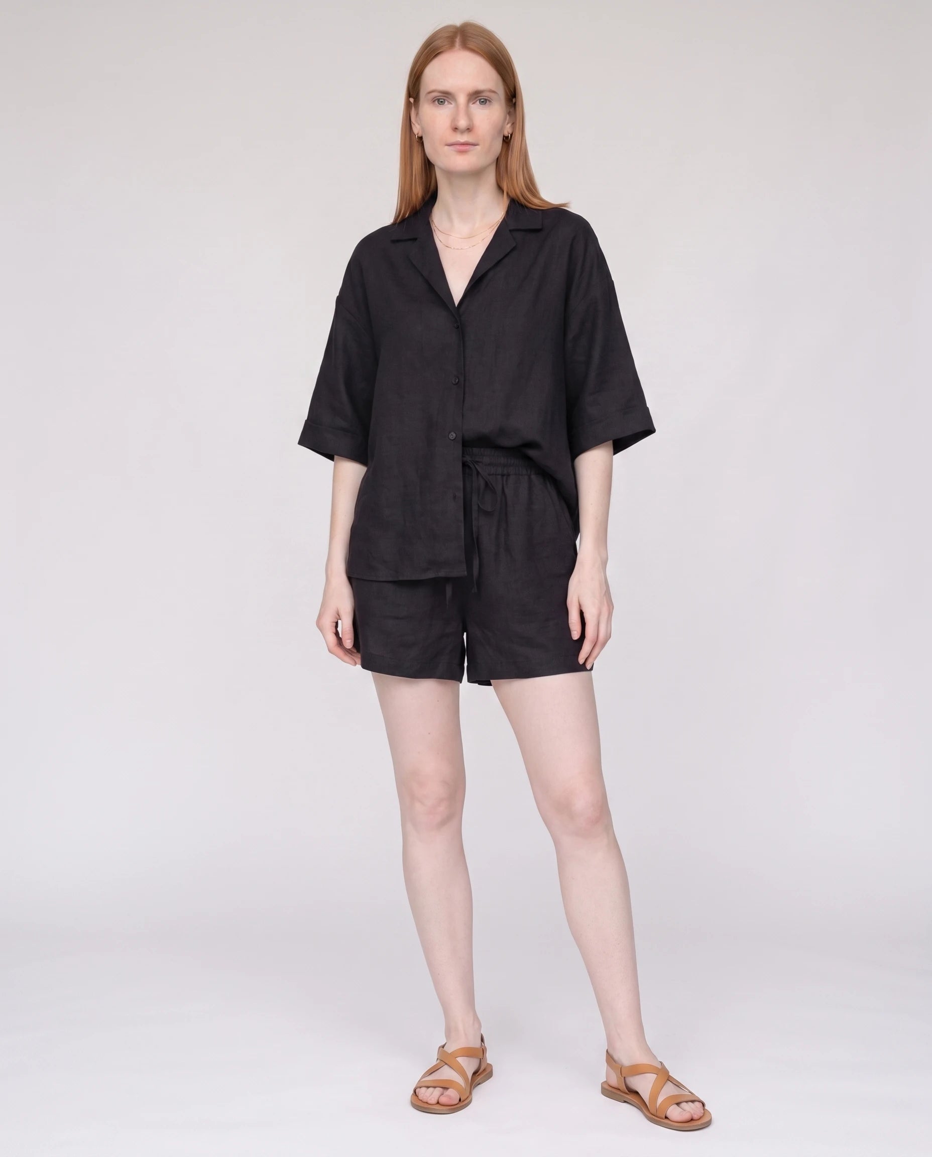 Ensemble chemise et short en lin Noir Blandine — plein pied