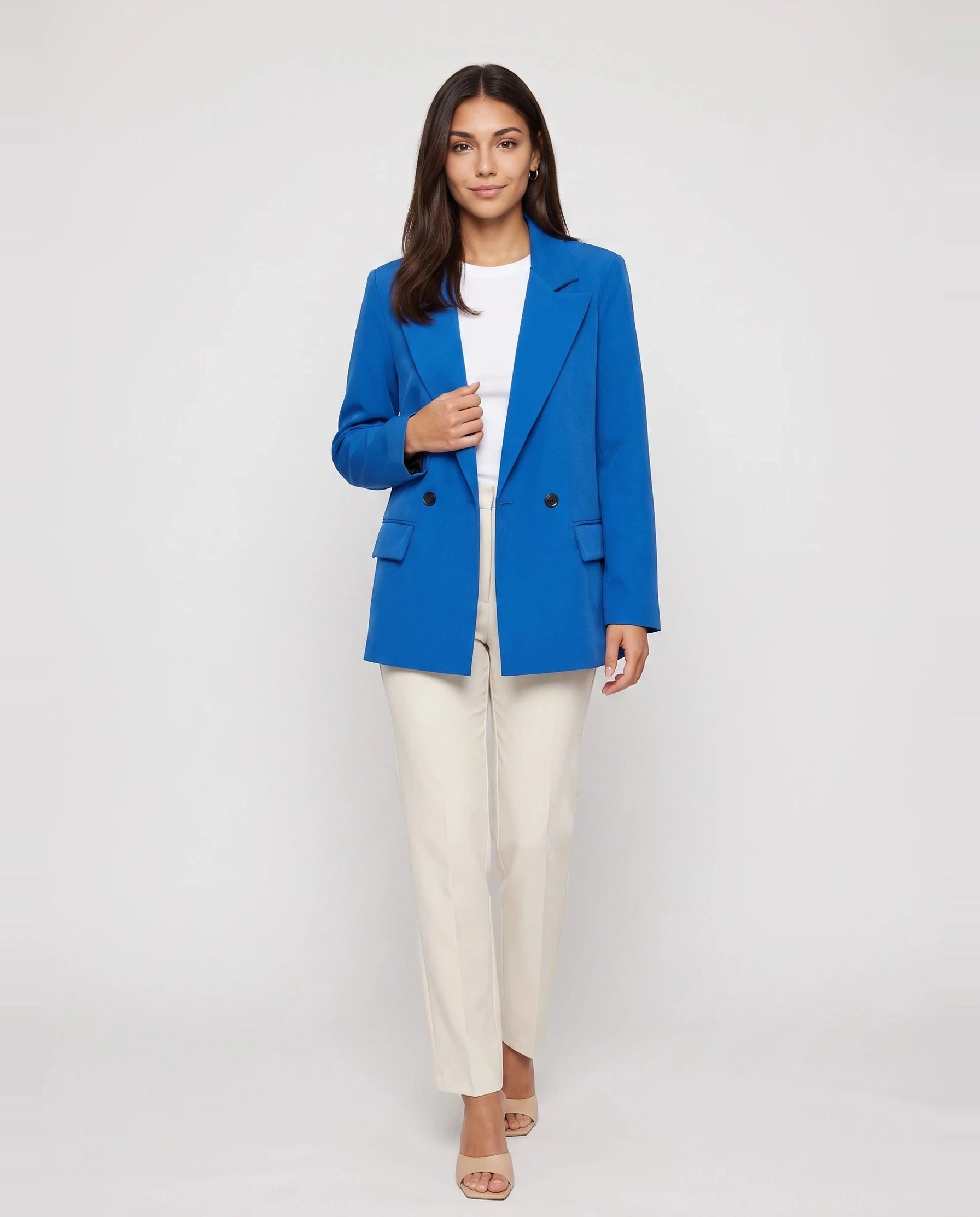 Blazer oversize à double boutonnage bleu roi Cosima, vue de face en studio