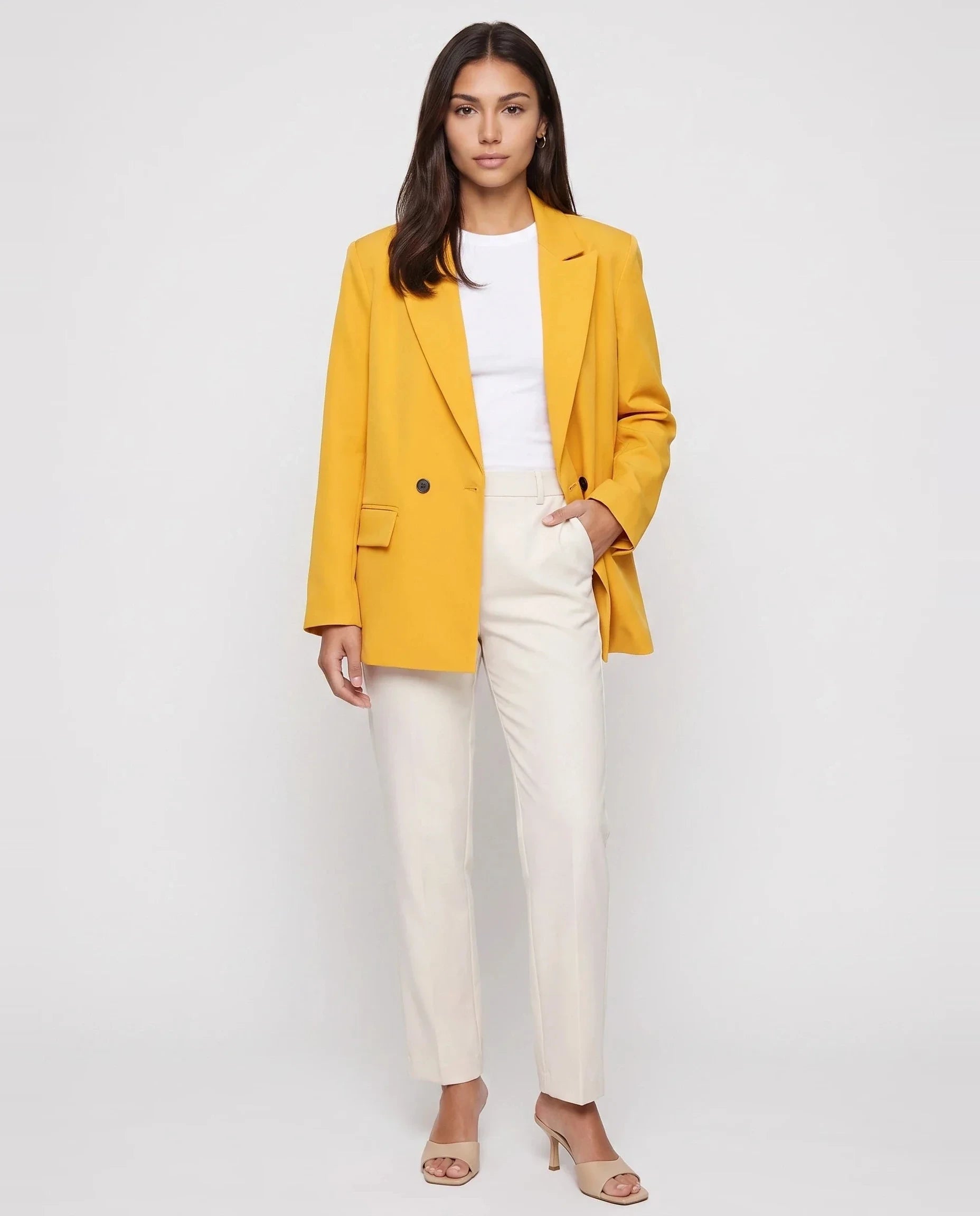 Blazer oversize à double boutonnage jaune safran Cosima, vue de face en studio