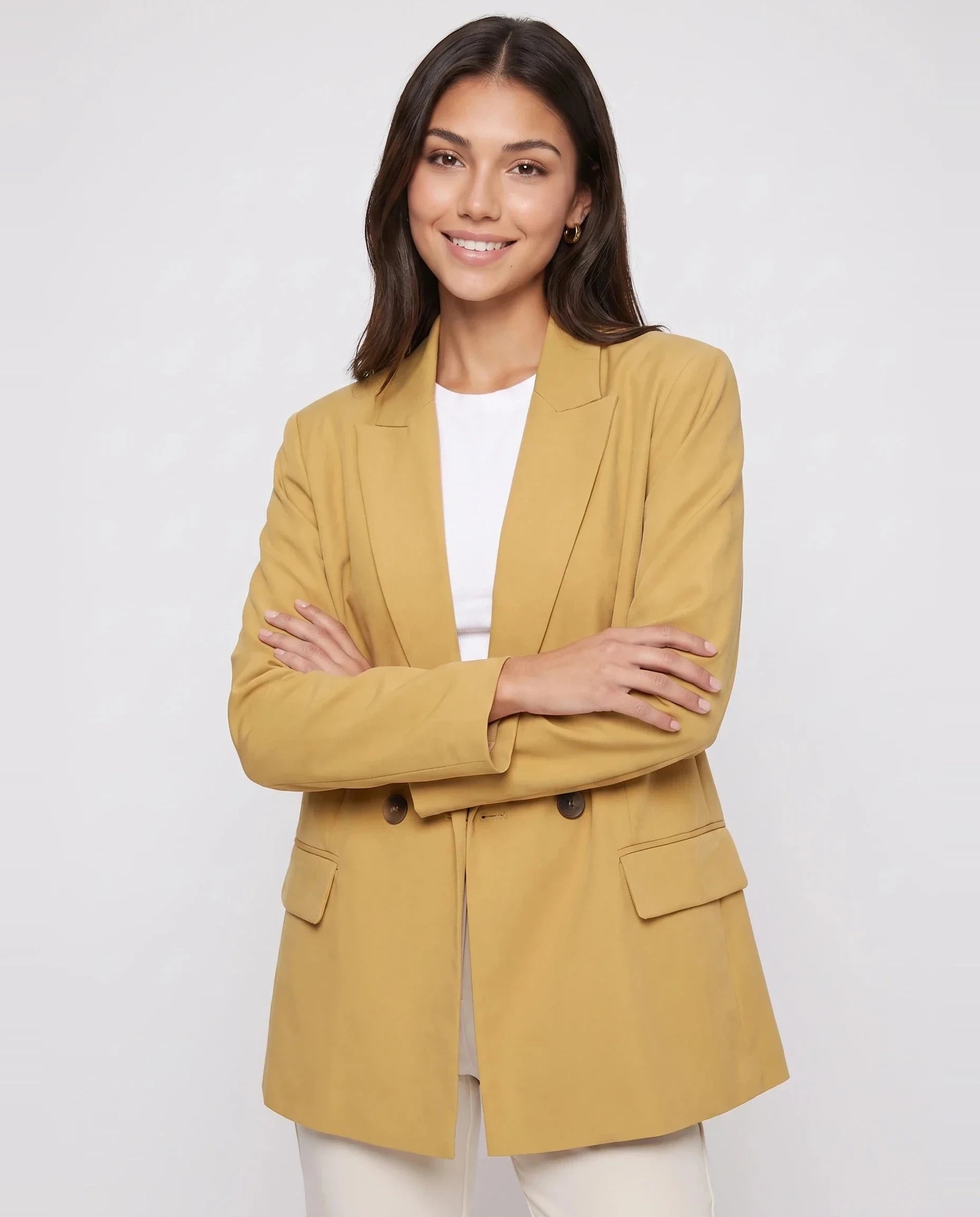 Blazer oversize à double boutonnage moutarde Cosima, plan rapproché en studio