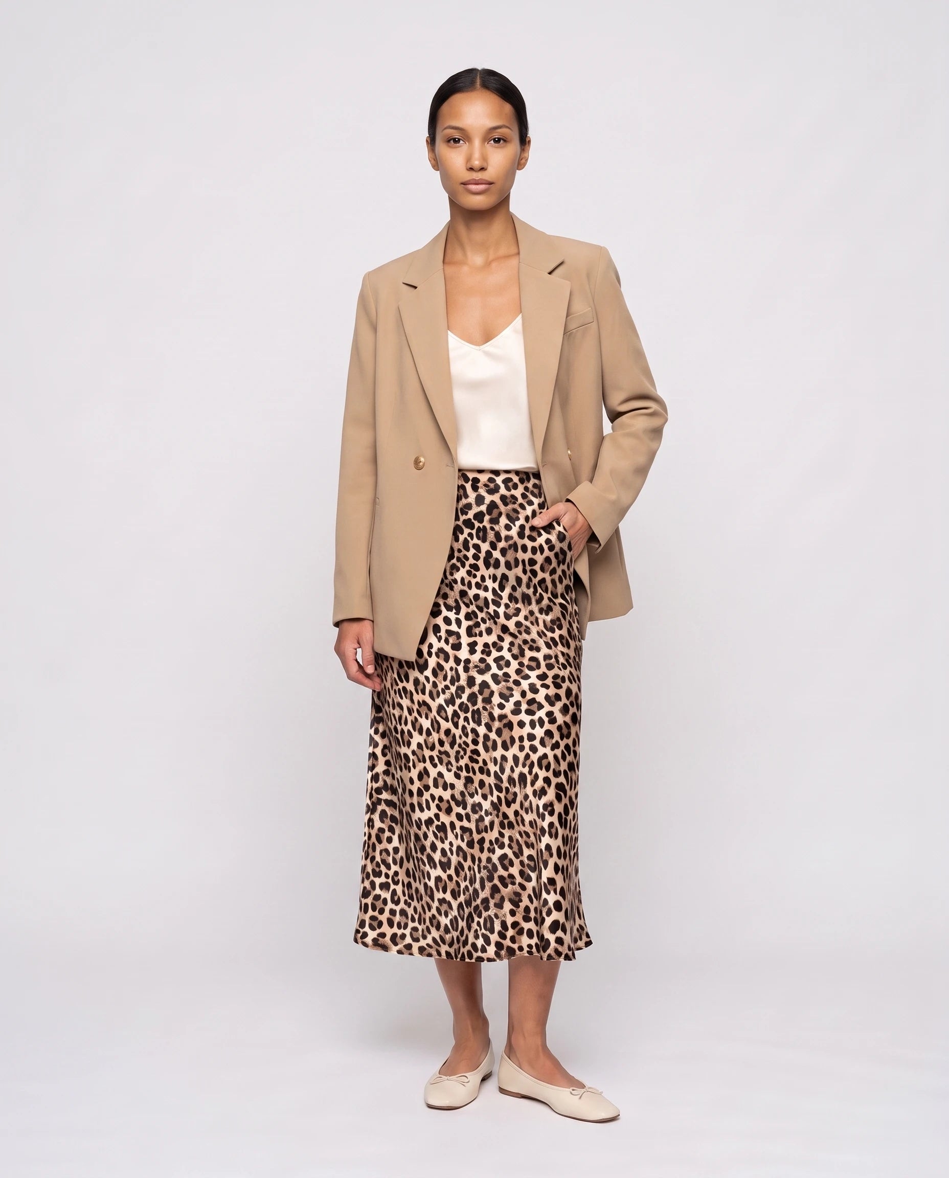 Blazer droit camel Augusta, vue de face en studio