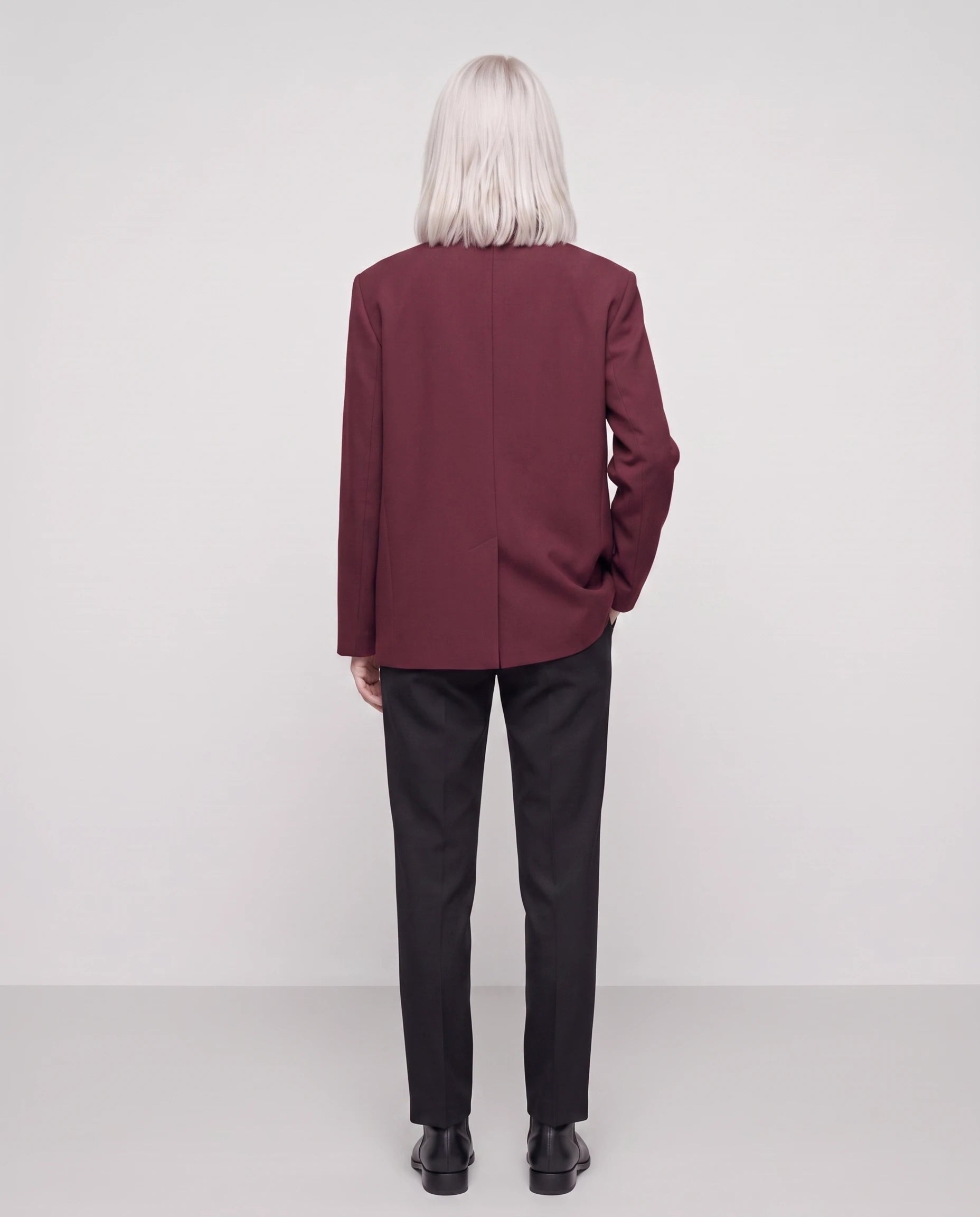 Blazer oversize bordeaux Philippa, vue de dos en studio
