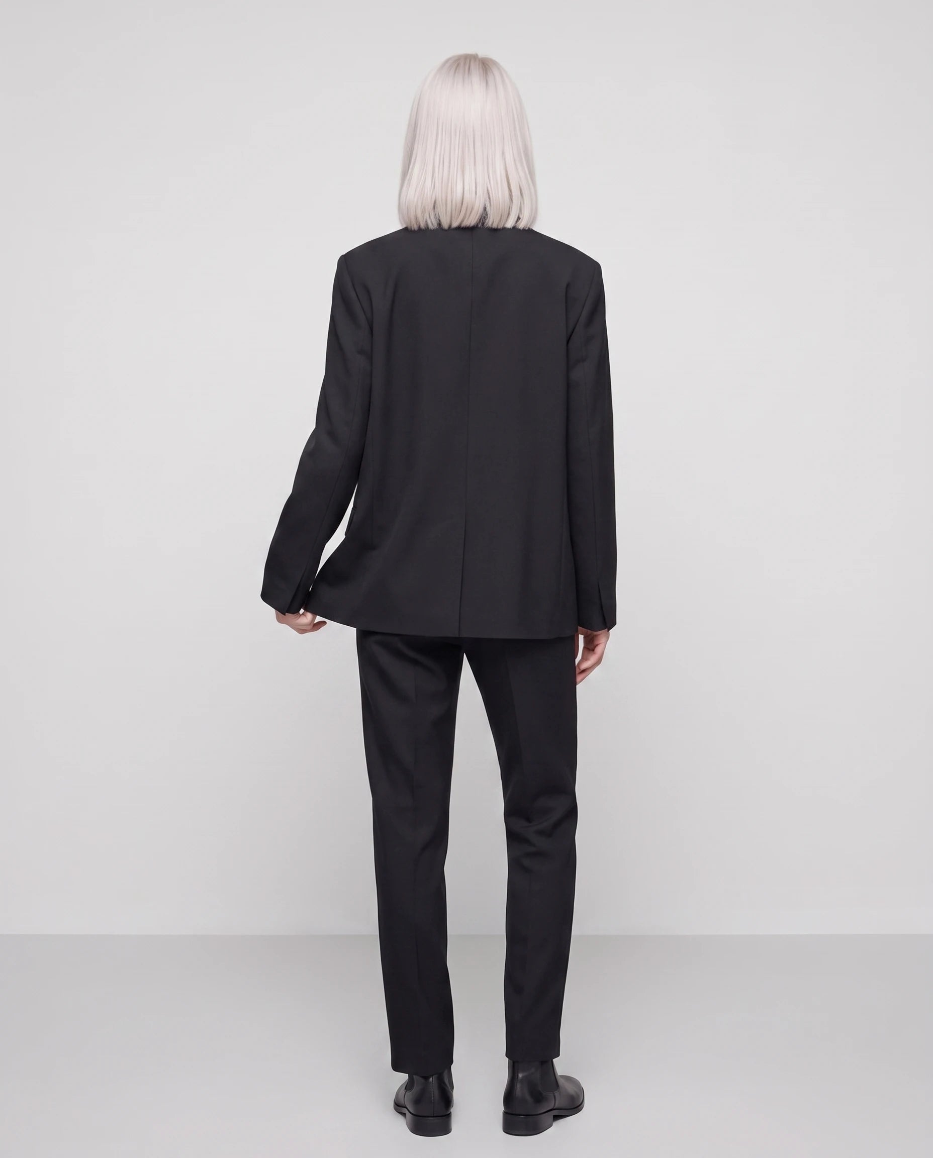 Blazer oversize noir Philippa, vue de dos en studio