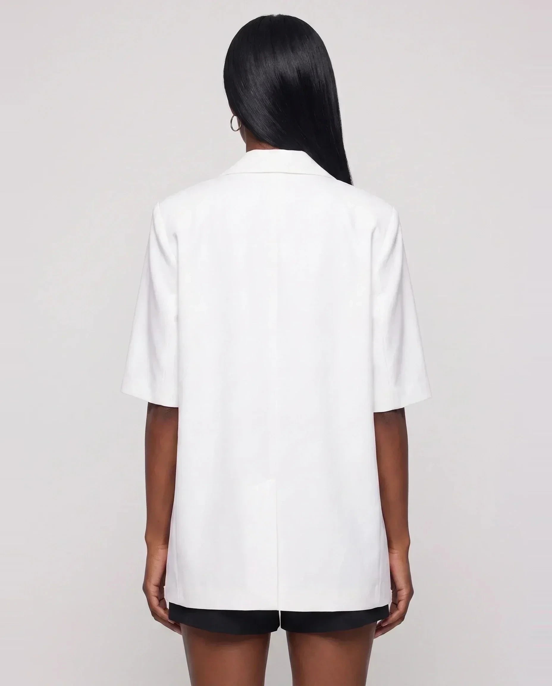 Blazer oversize à manches courtes blanc Arlette, vue de dos en studio