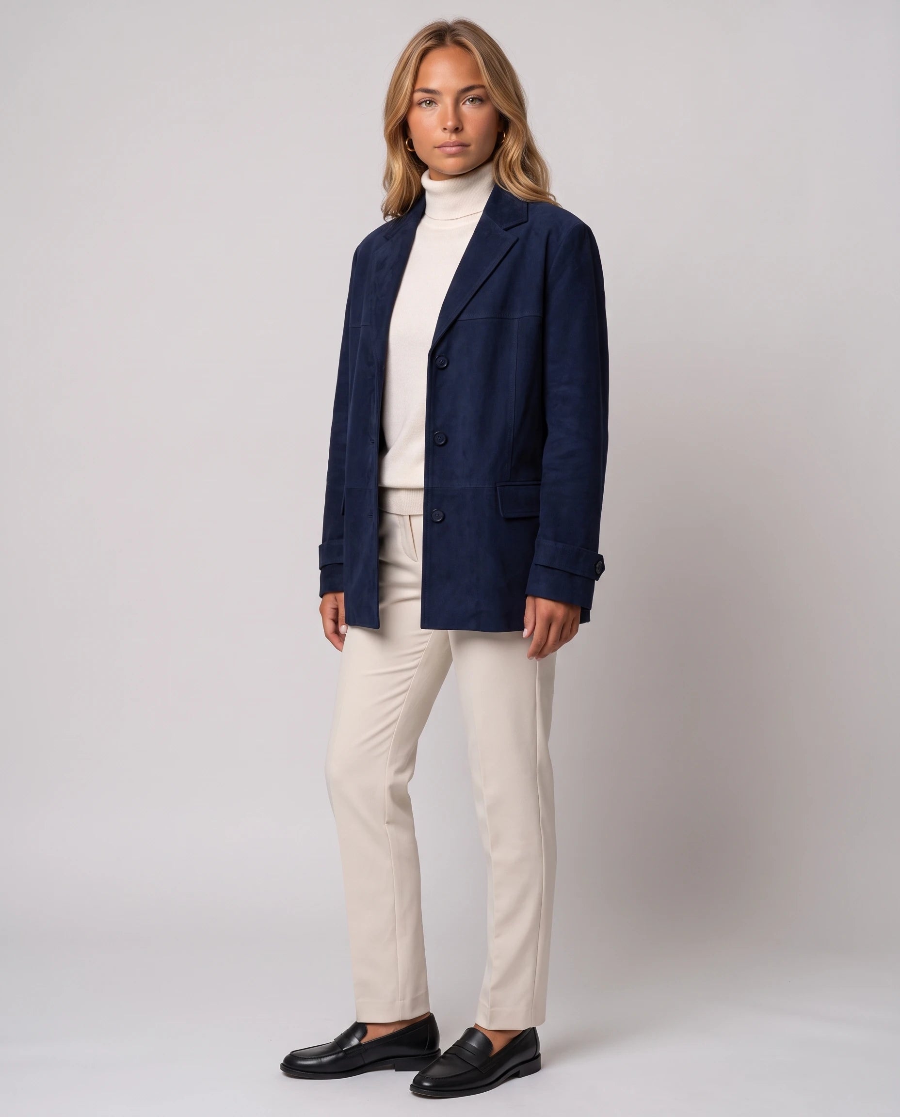Blazer oversize en suédine bleu marine Prisca, vue de face en studio