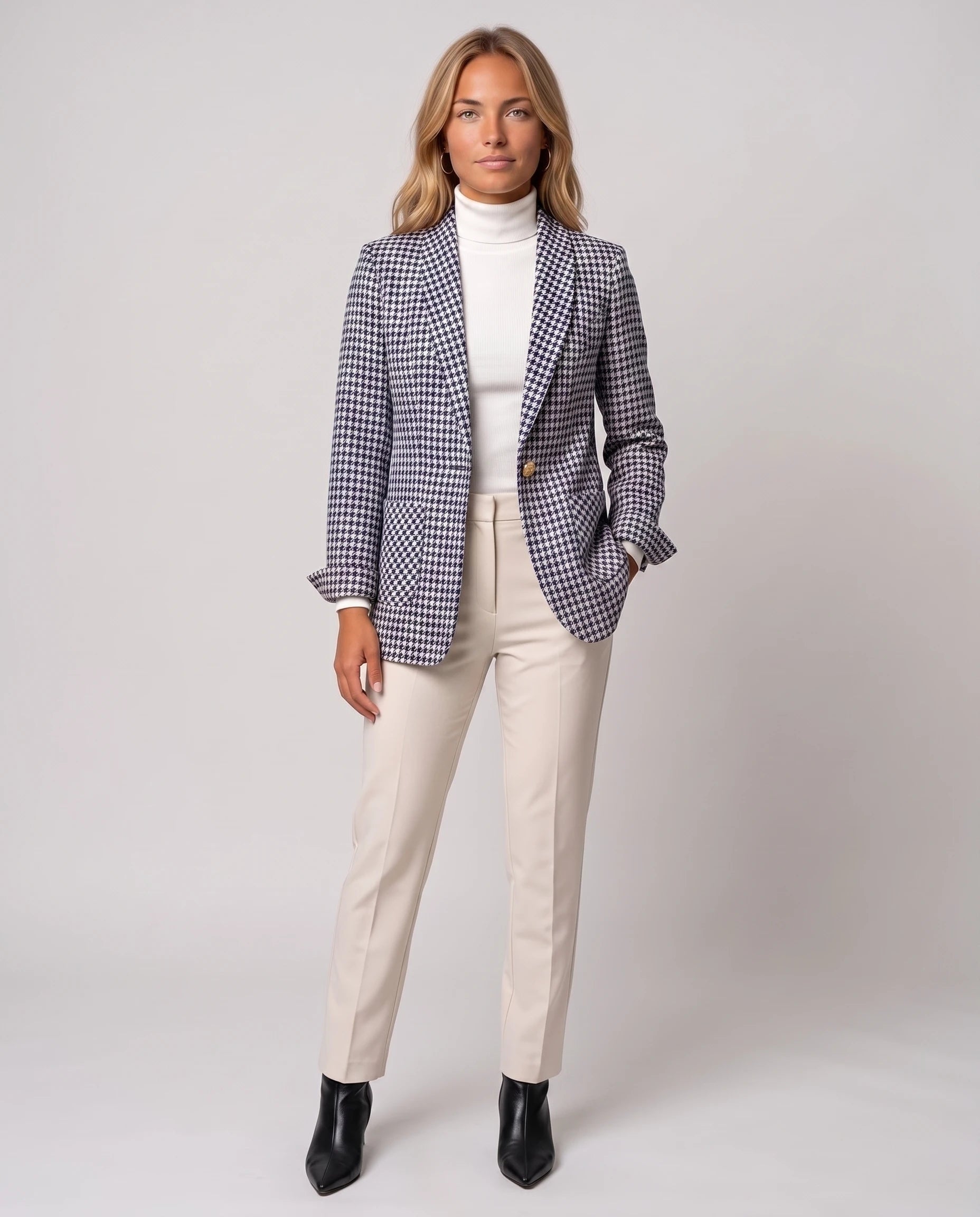 Blazer cintré en pied-de-poule bleu marine Émilienne, vue de face en studio