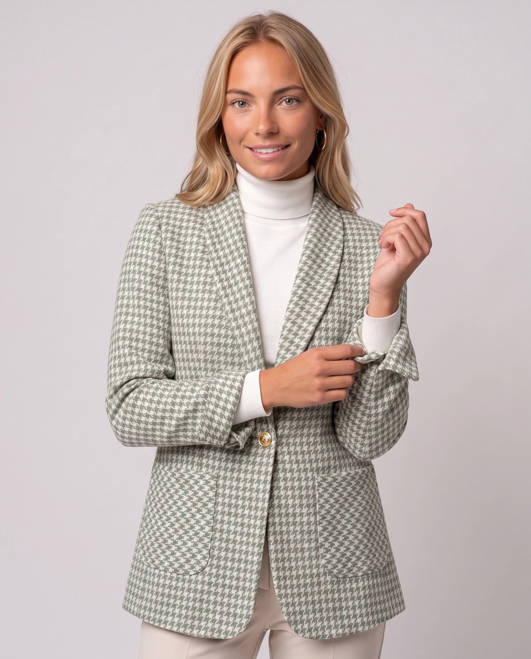 Blazer cintré en pied-de-poule vert Émilienne, plan rapproché en studio