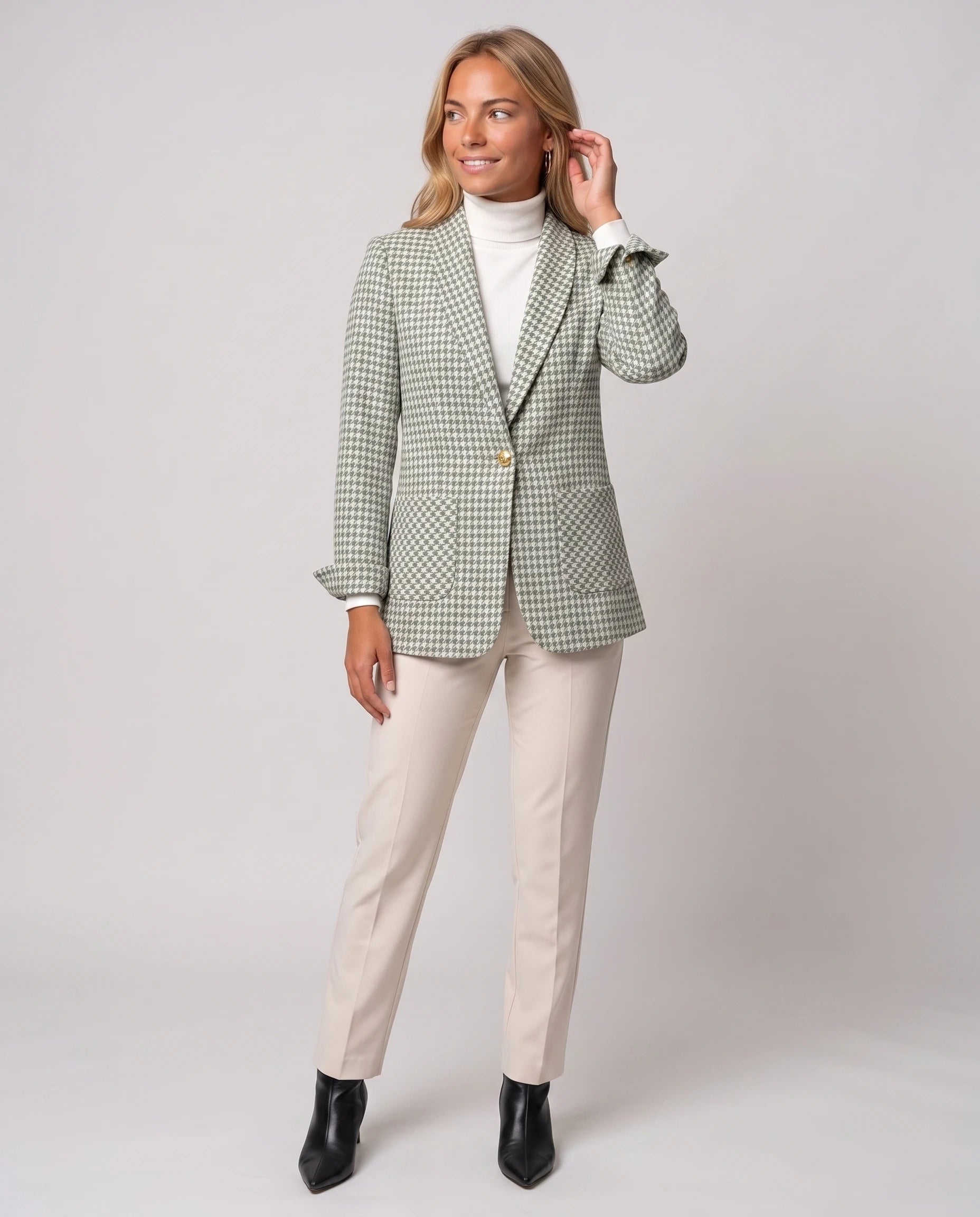 Blazer cintré en pied-de-poule vert Émilienne, vue de face en studio