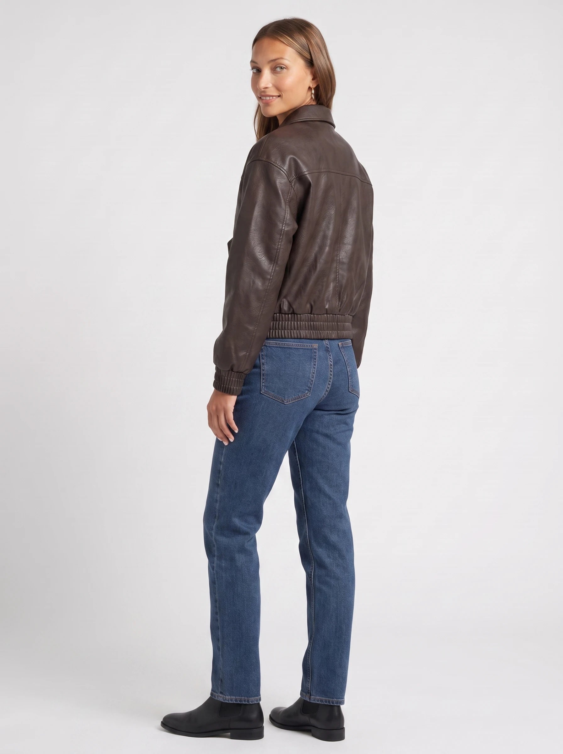 Blouson zippé effet cuir café Pomeline, vue de trois quarts en studio