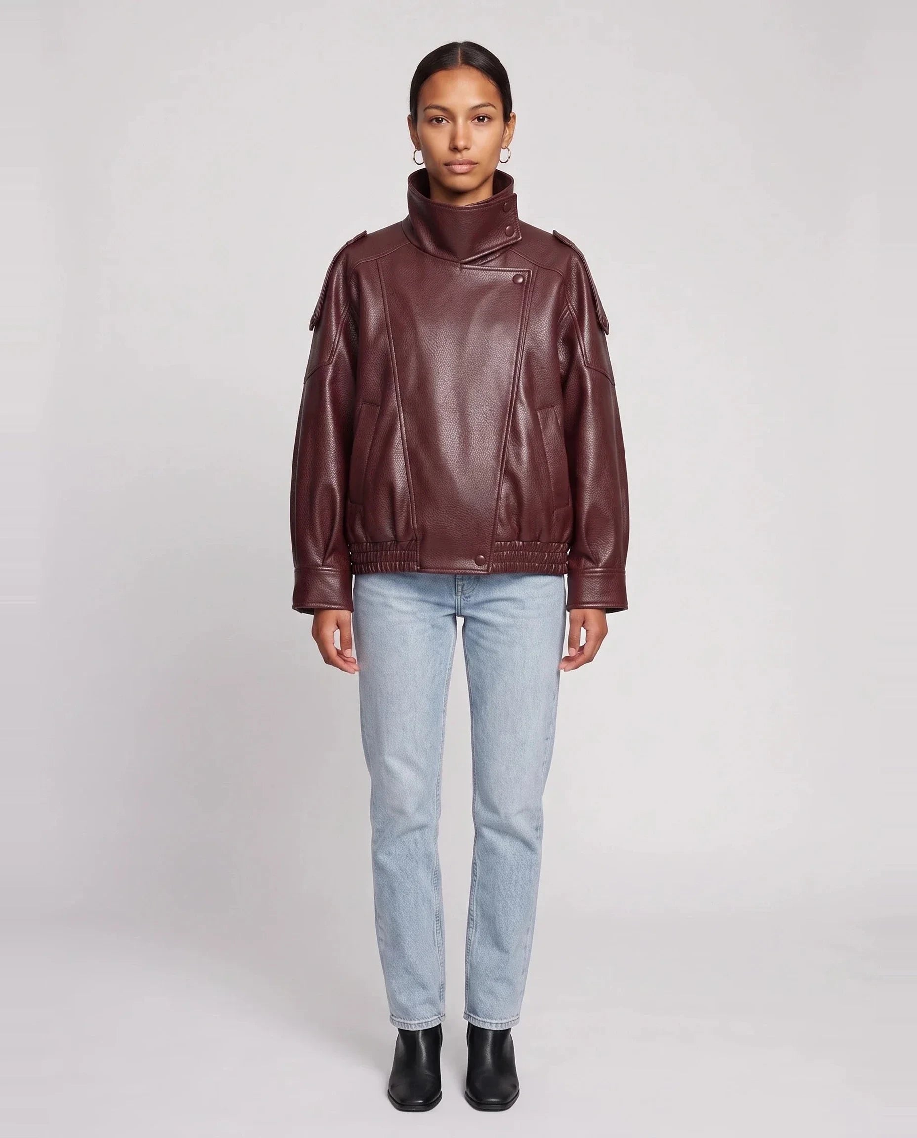 Blouson effet cuir à col montant bordeaux Léocadie, vue de face en studio