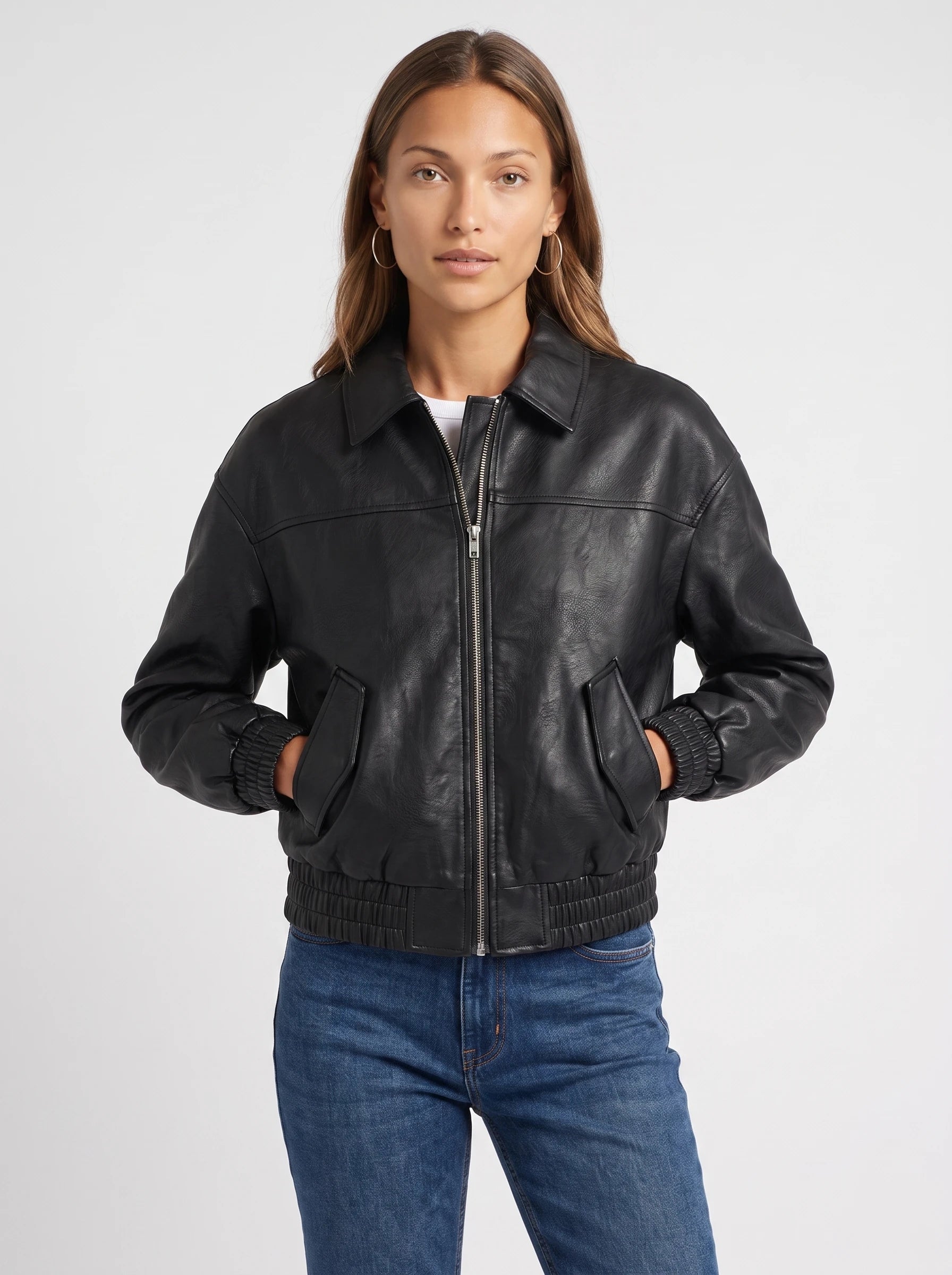 Blouson zippé effet cuir noir Pomeline, plan rapproché en studio