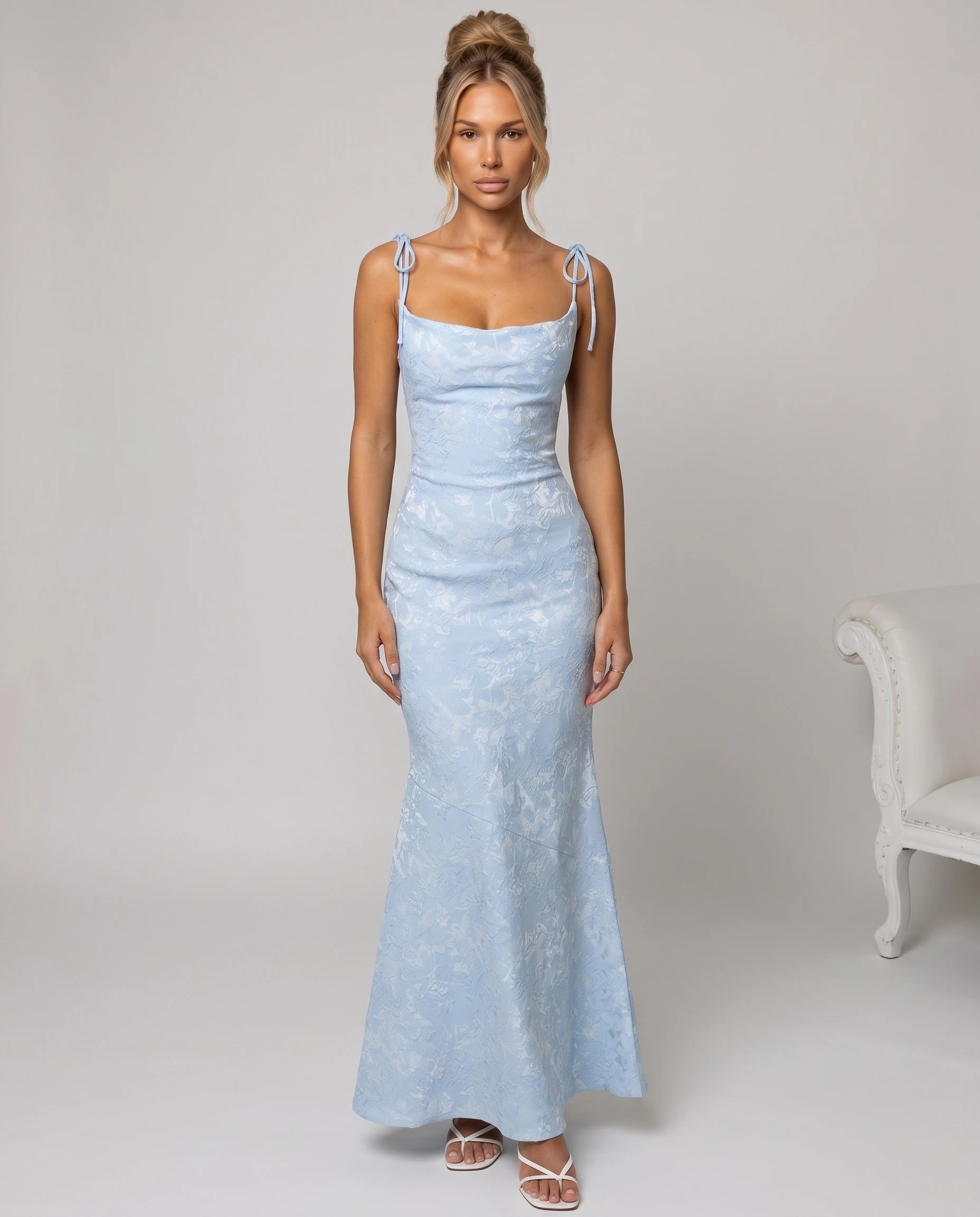 Robe longue jacquard bleu ciel studio frontal