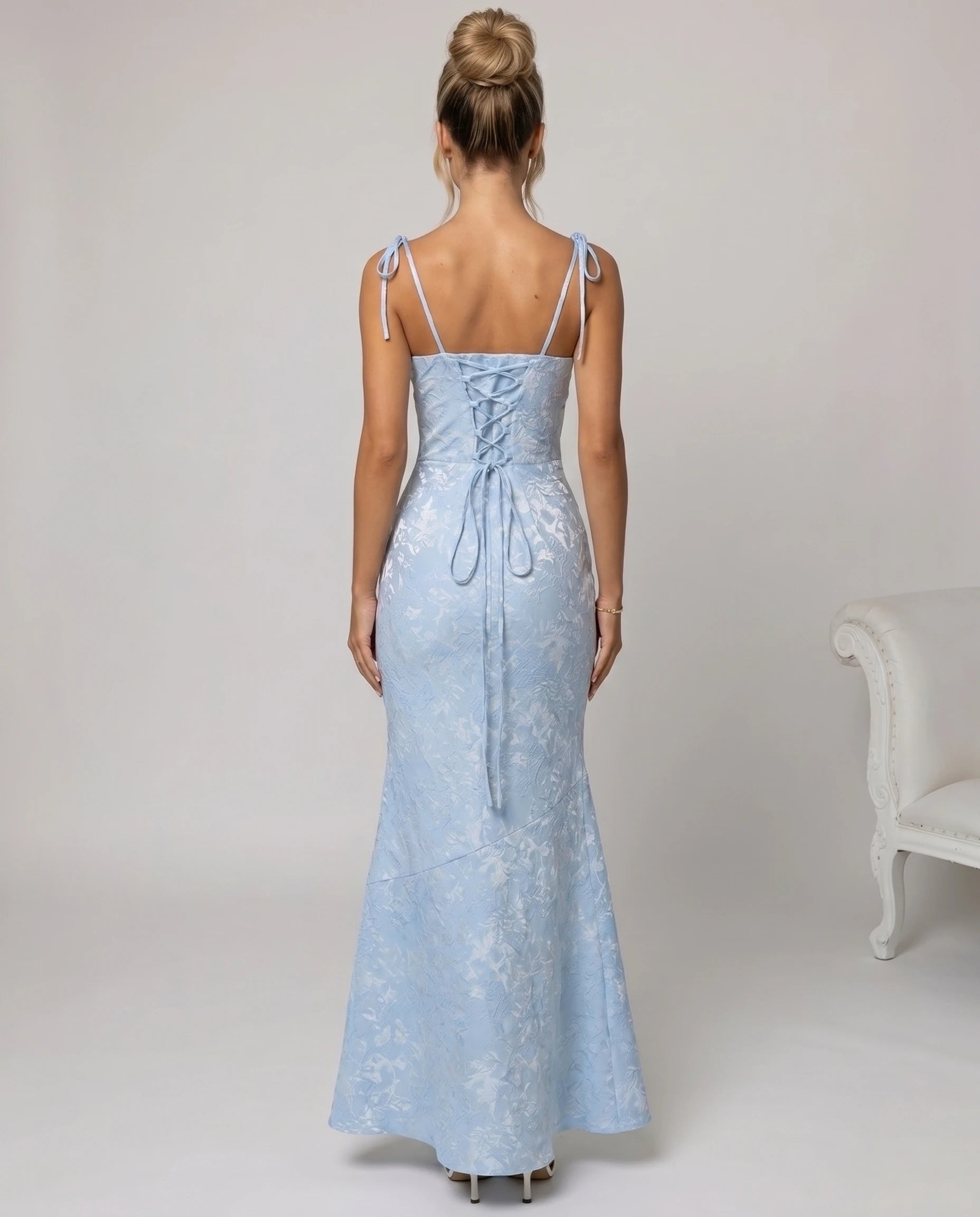 Robe longue jacquard bleu ciel dos lacé corset