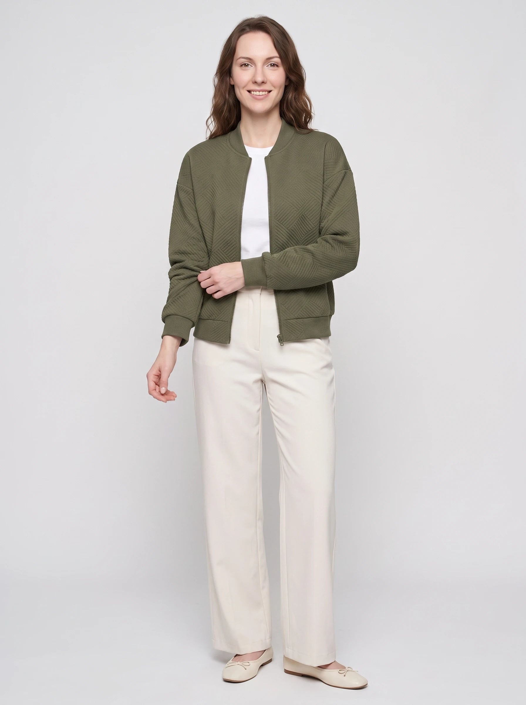 Bomber léger en jersey texturé vert olive Rolande, vue de face en studio