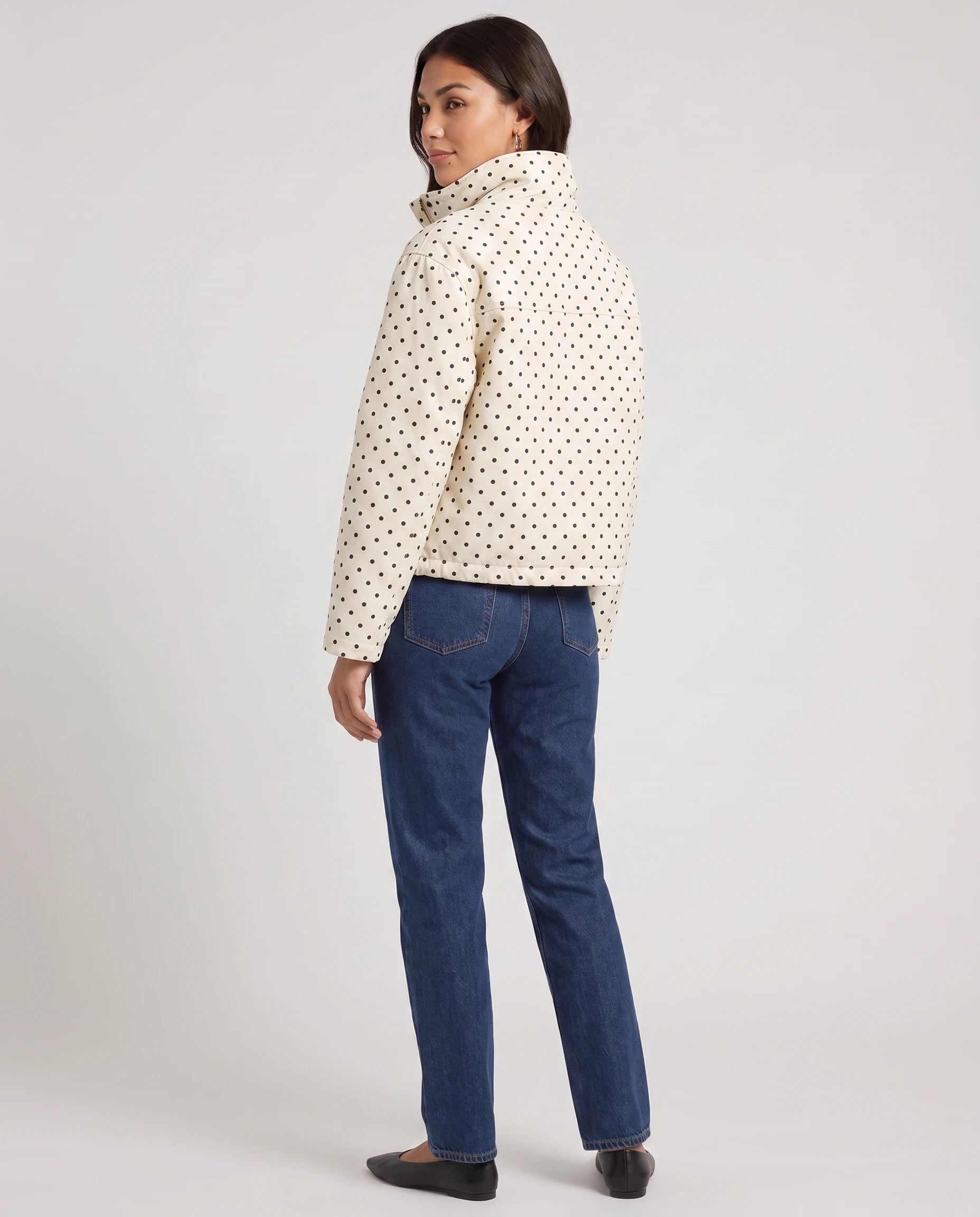 Bomber court à pois écru Suzette, vue de dos en studio