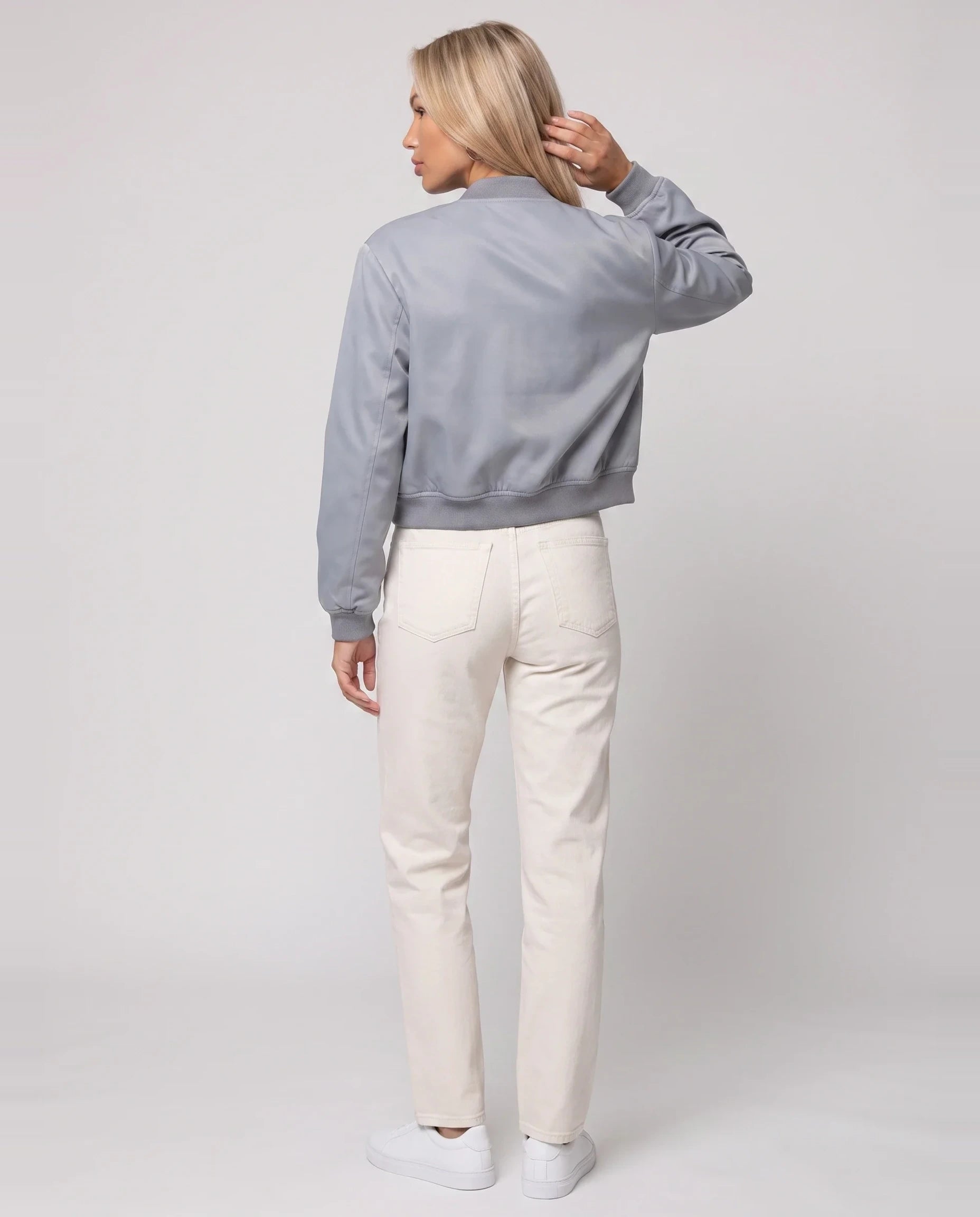 Bomber court satiné bleu gris Aurélie, vue de dos en studio