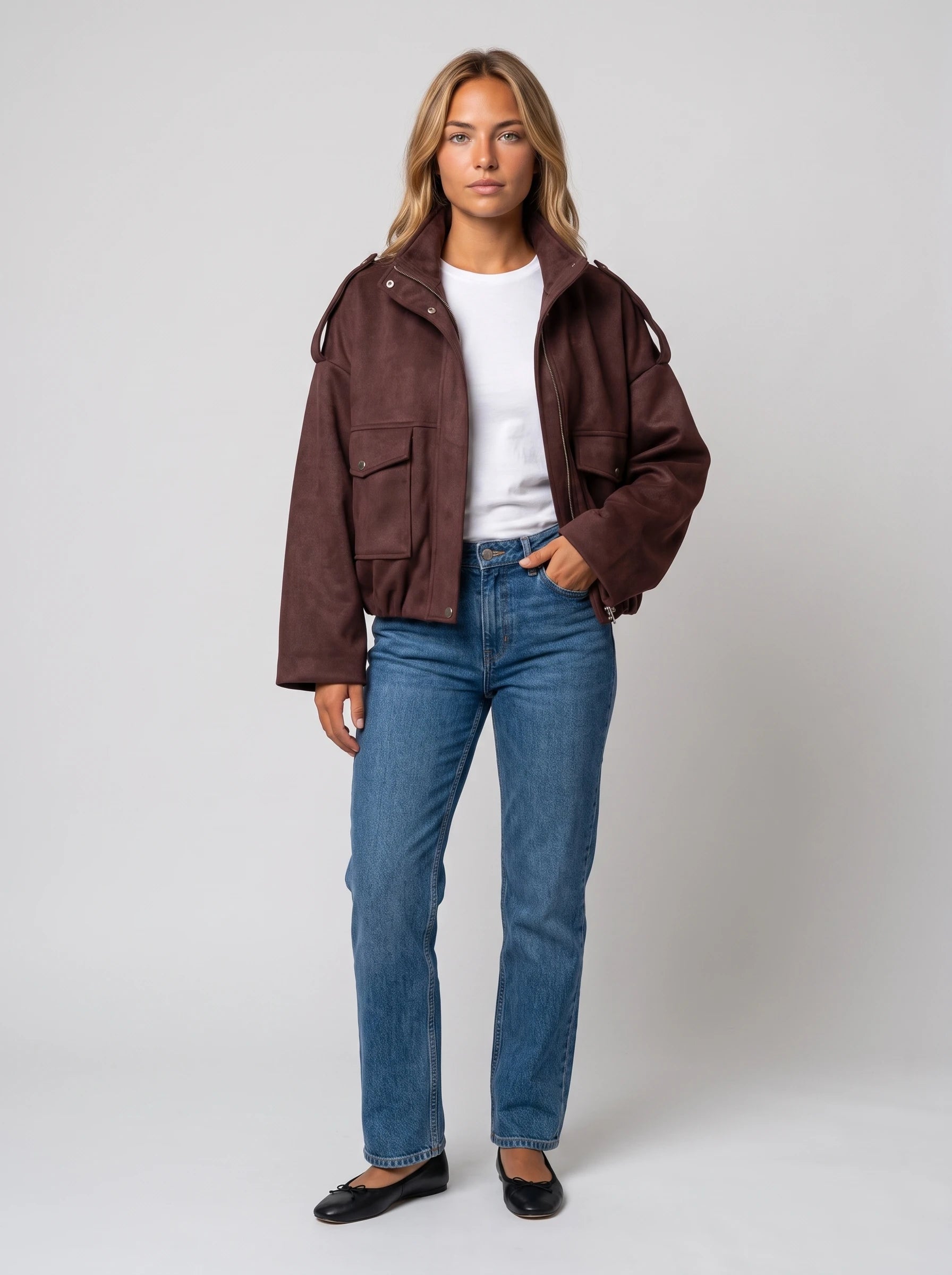 Bomber oversize en suédine brun Gervaise, vue de face en studio