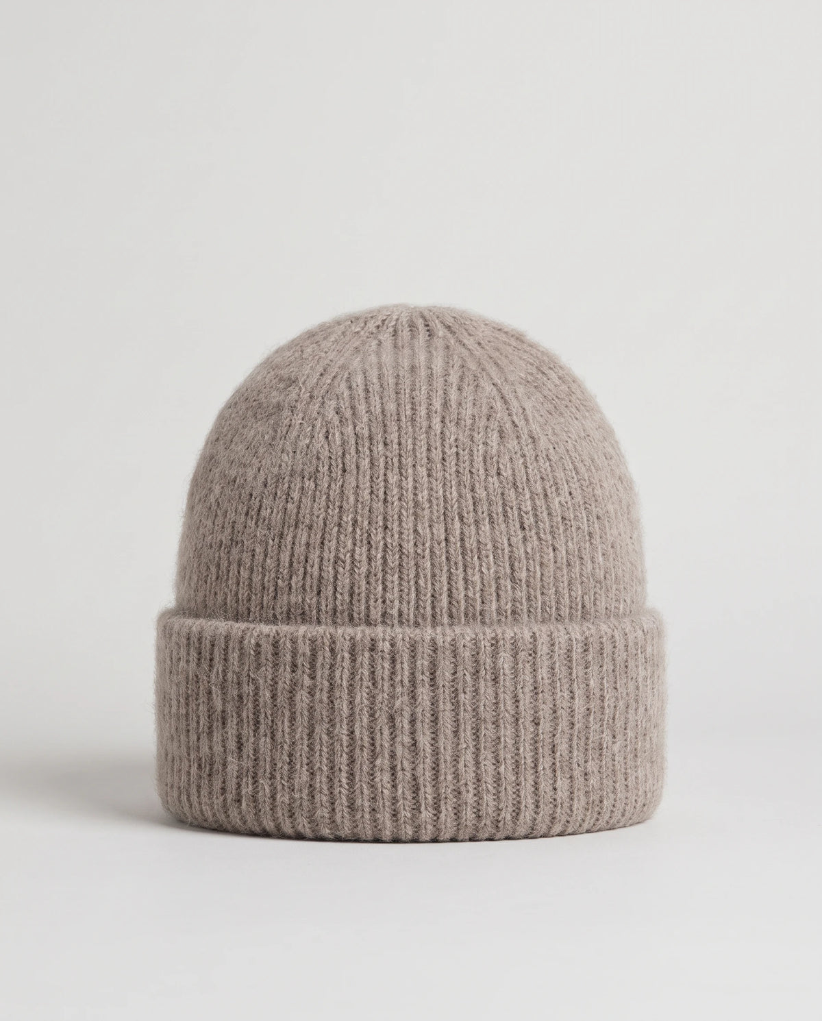 Strickmütze mit Umschlag — Thaïs, Farbe Taupe, Studio-Packshot