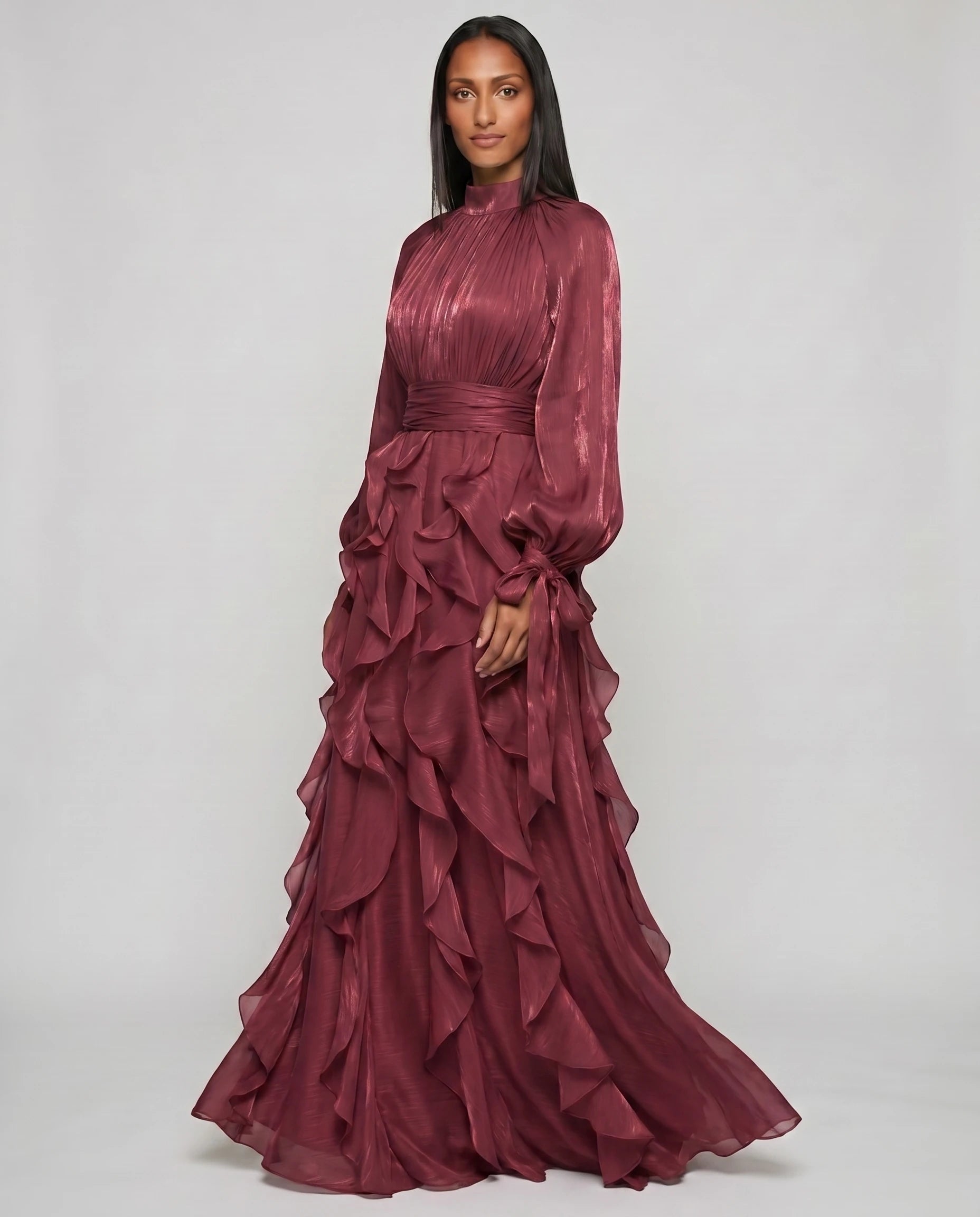 Robe de soiree longue a volants bordeaux studio trois-quart