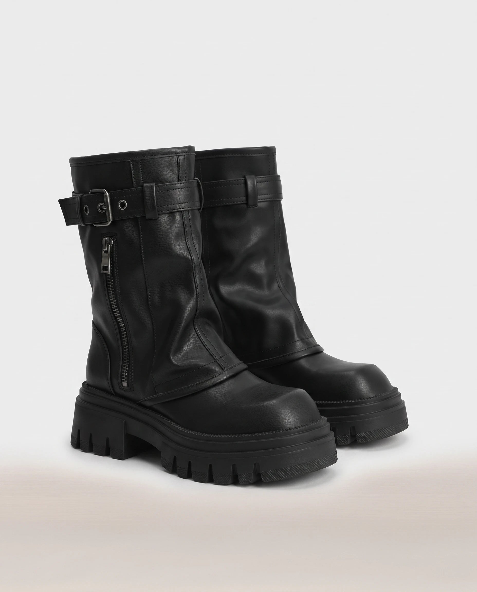 Bottes biker à guêtre superposée Xavière — Noir, paire en packshot studio
