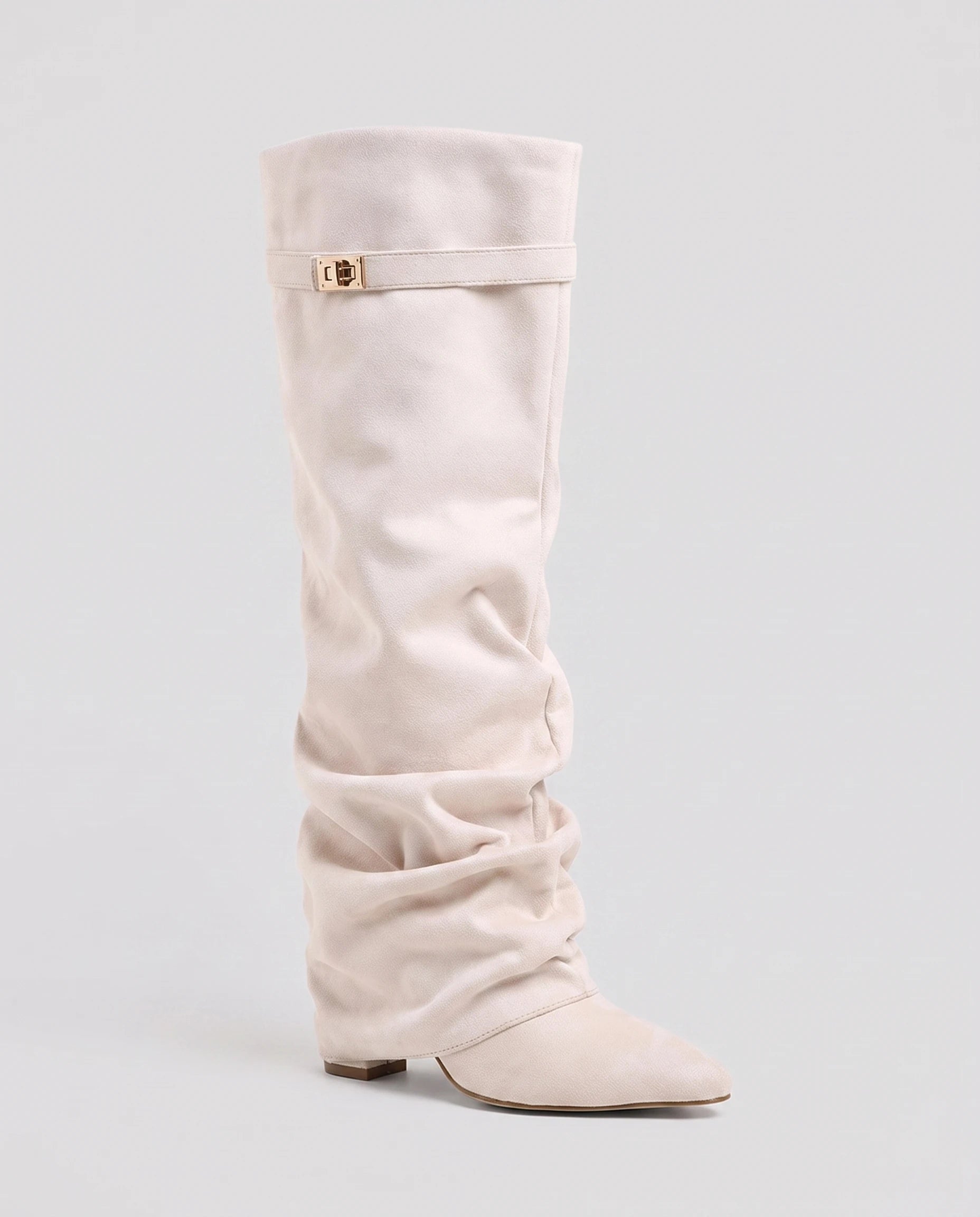 Bottes hautes slouchy en suédine Athénaïs — Blanc Cassé, vue de profil studio
