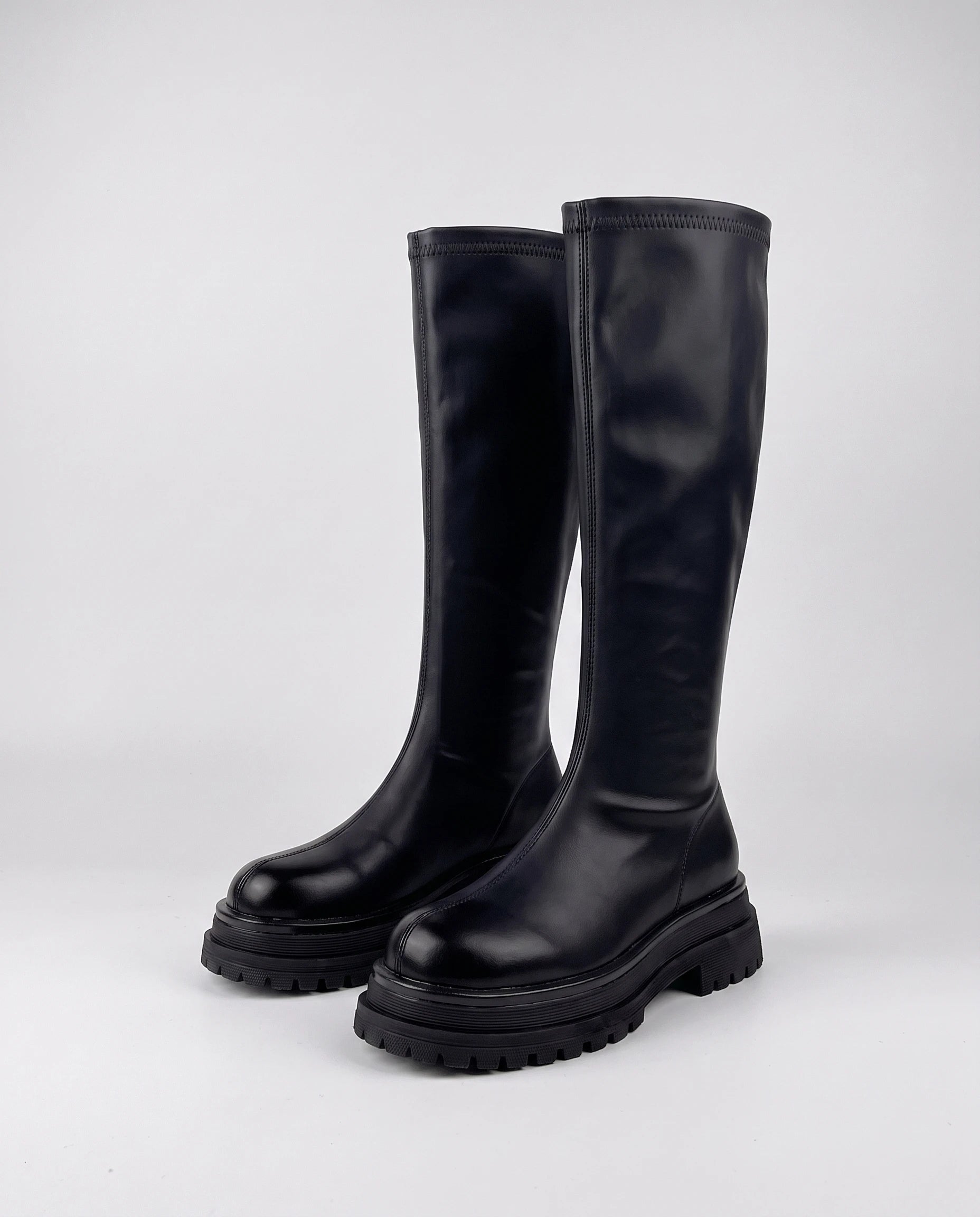 Bottes hautes cavalières en simili Baptistine — Noir, paire vue de trois quarts en studio