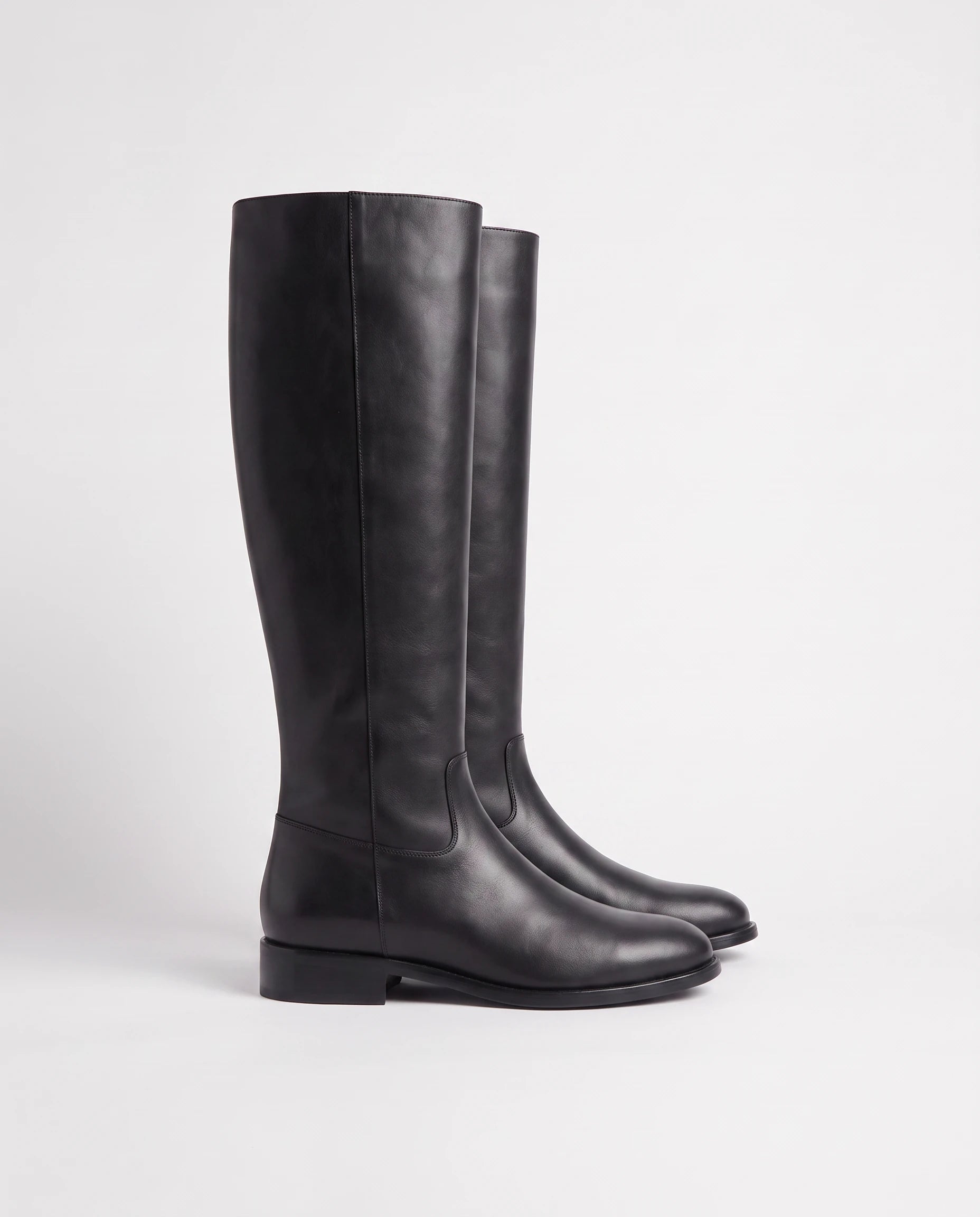 Bottes cavalieres plates en simili Ysabeau Noir — packshot, second angle