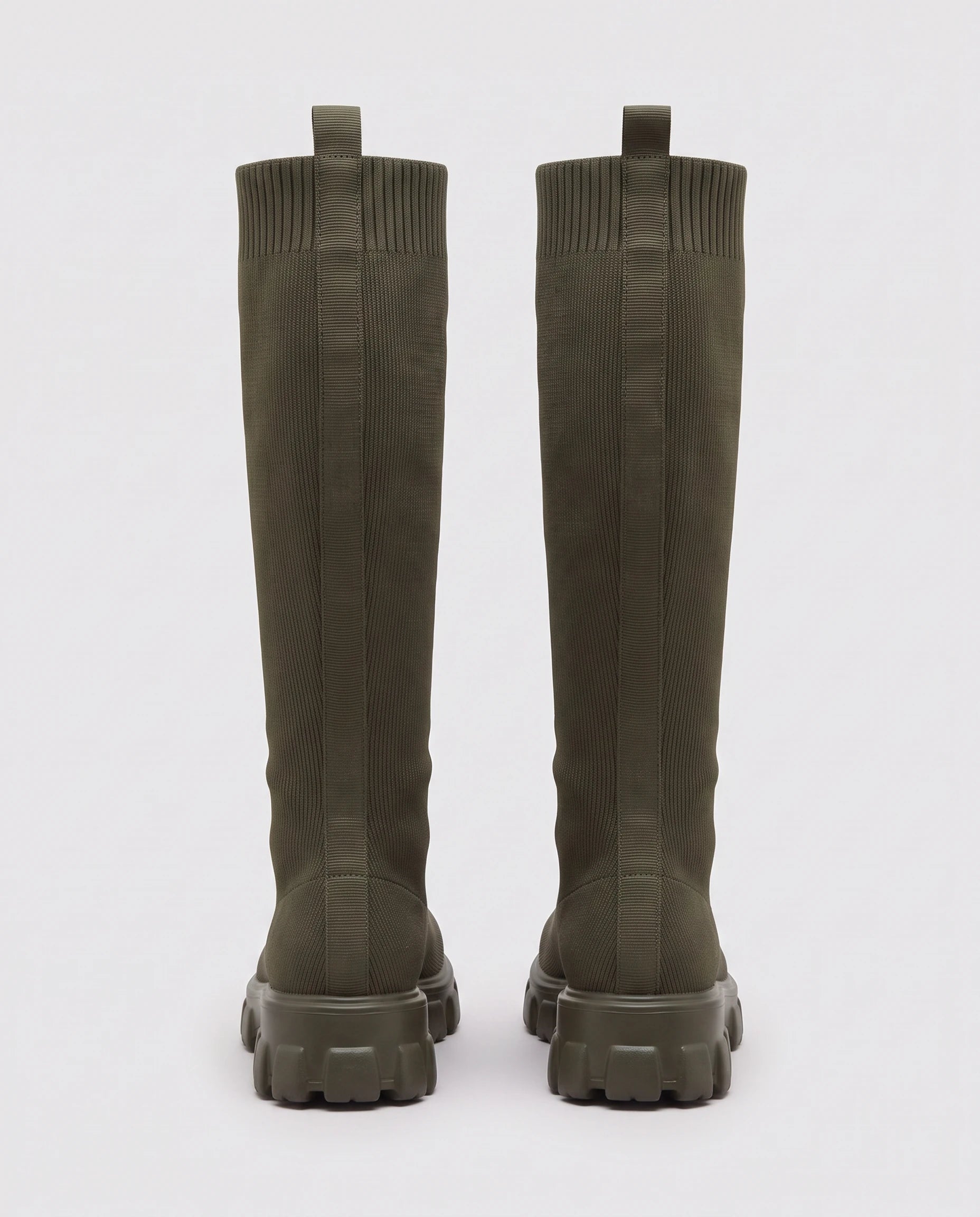 Bottes chaussettes hautes en maille Sylvette — Kaki, paire vue de dos, tirants et arrière de tige