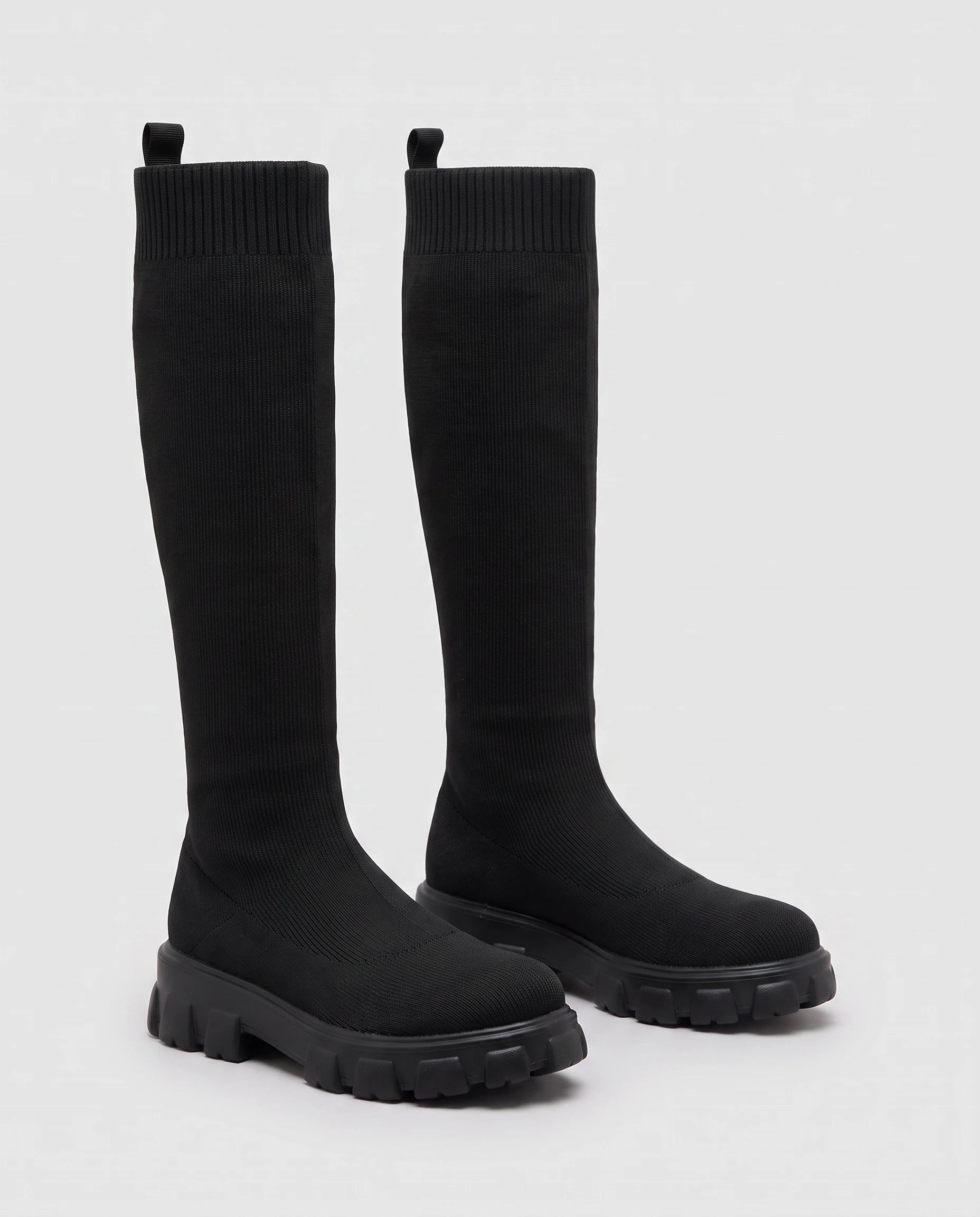 Bottes chaussettes hautes en maille Sylvette — Noir, paire vue de profil studio