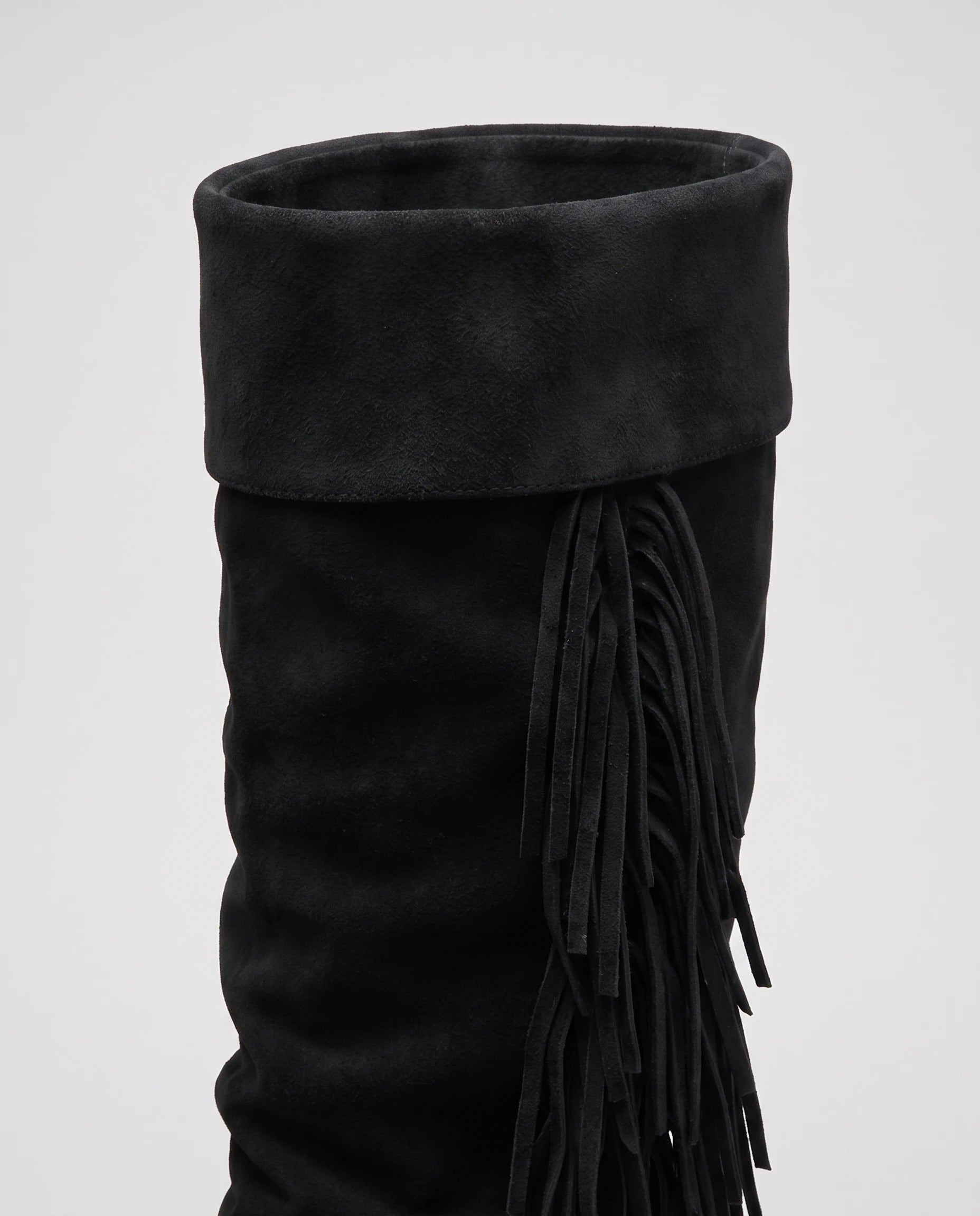 Bottes hautes à franges à talon compensé Alexandrine — Noir, détail du revers replié et de la frange