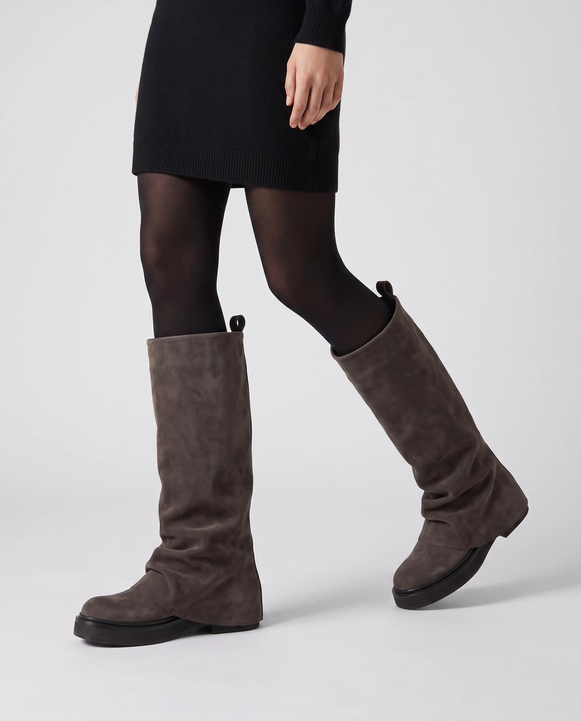 Bottes à guêtre repliée Wanda — Brun, portées en plan rapproché