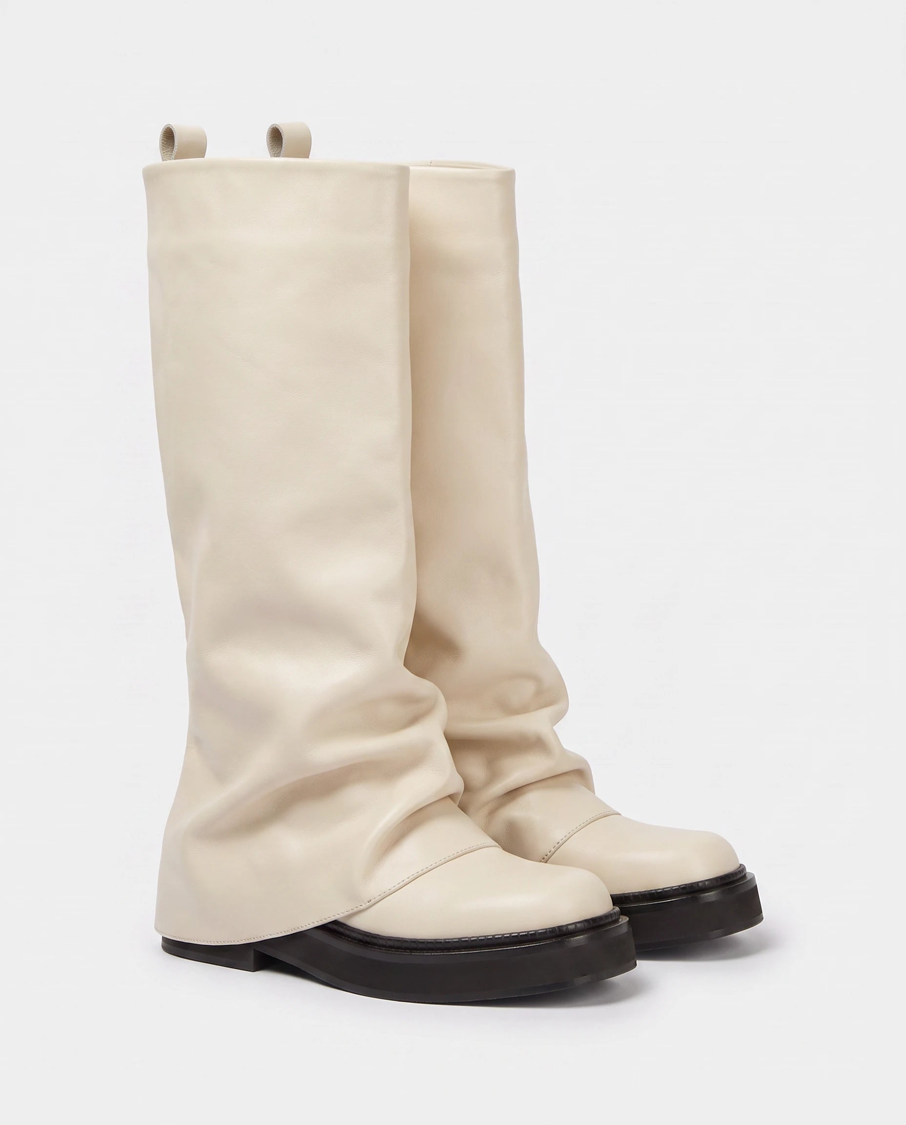 Bottes à guêtre repliée Wanda — Crème, paire en packshot studio