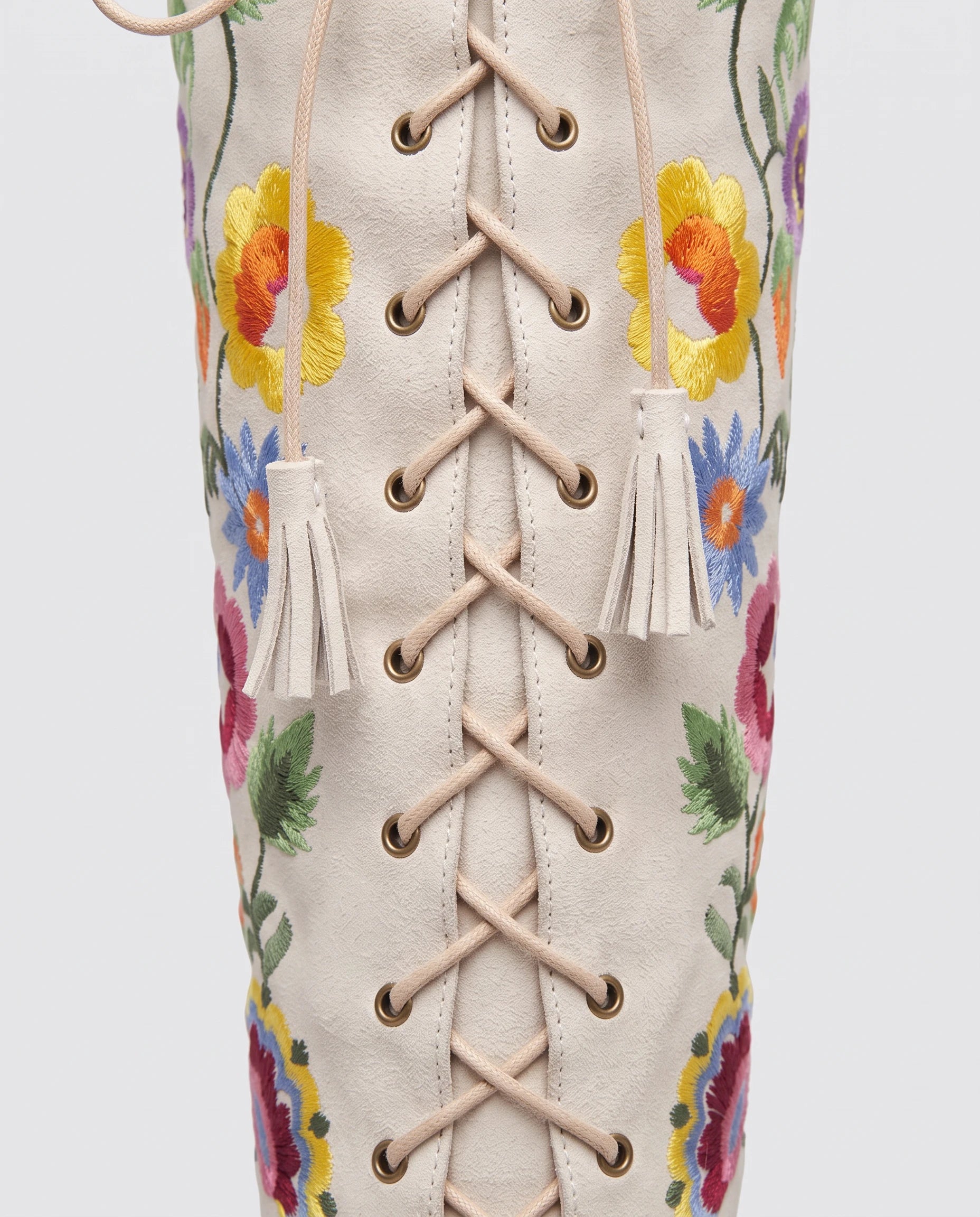 Bottes hautes lacées en suédine brodée Laurentine Écru — packshot, second angle